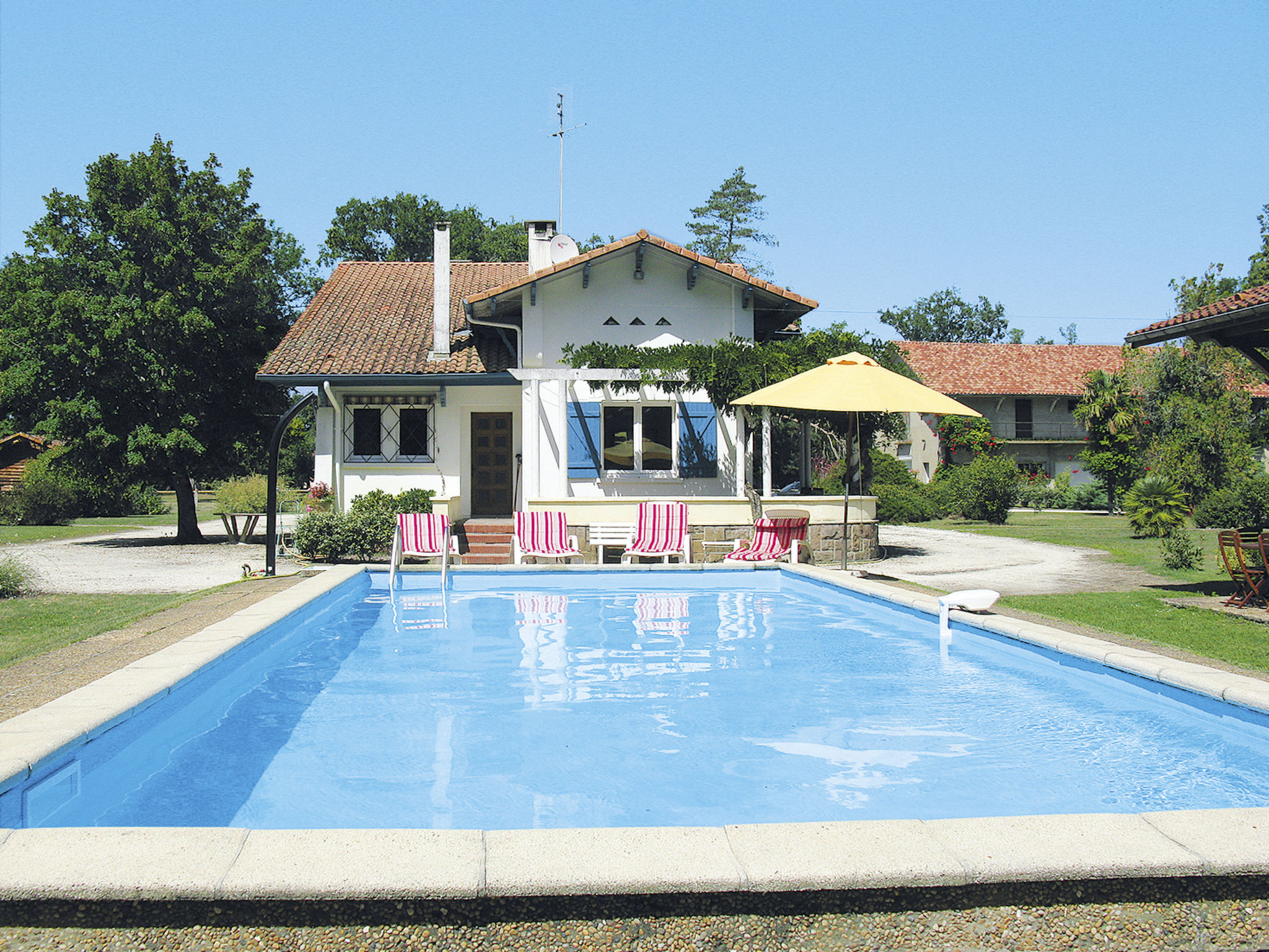 Chateau Gascon Mezos: Stunning 5-Bedroom Manor House with Private Pool and Forest Views in Landes France