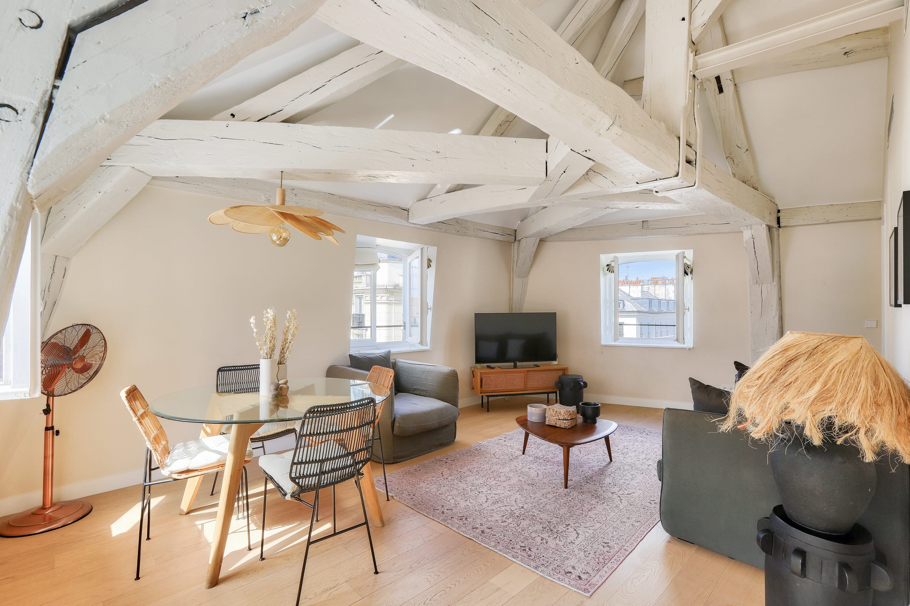 Château Goujon Le Marais: Charming 1-Bedroom Apartment Rental with Air-Con in Le Marais, Paris