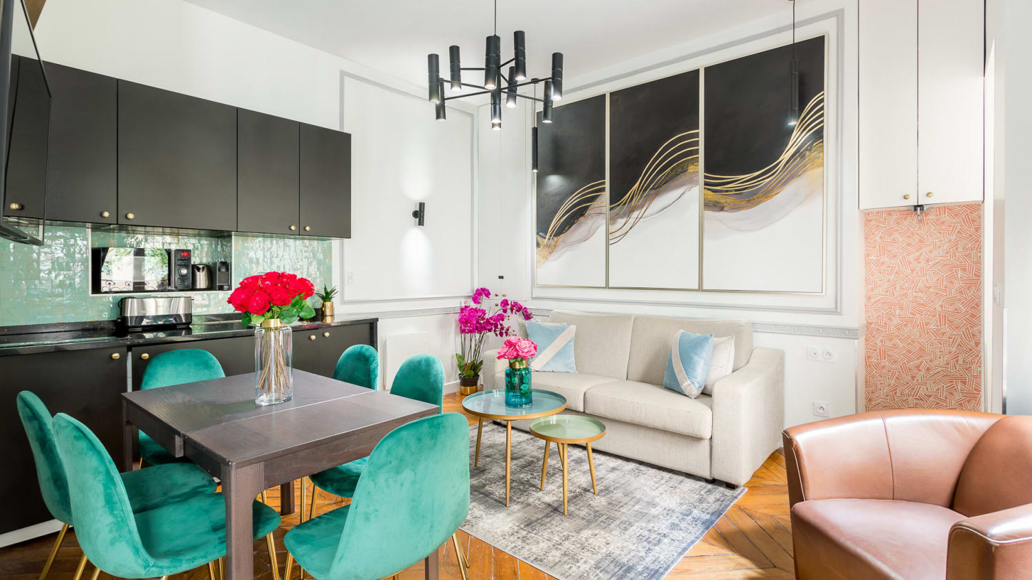 Château Halles Paris: Elegant 2-Bedroom Apartment with Historical Charm, Montorgueil Paris