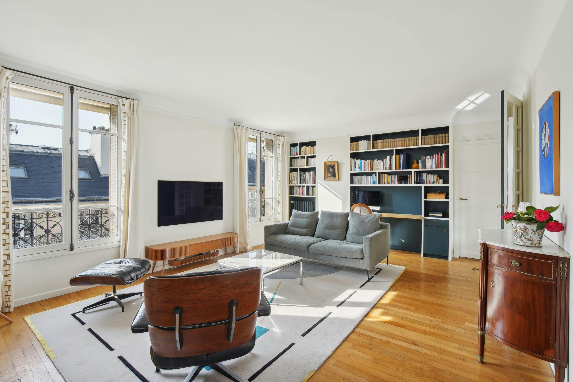 Château Jasmin Trocadéro: Charming 2-Bedroom Apartment Rental with Family Features in Trocadéro, Paris