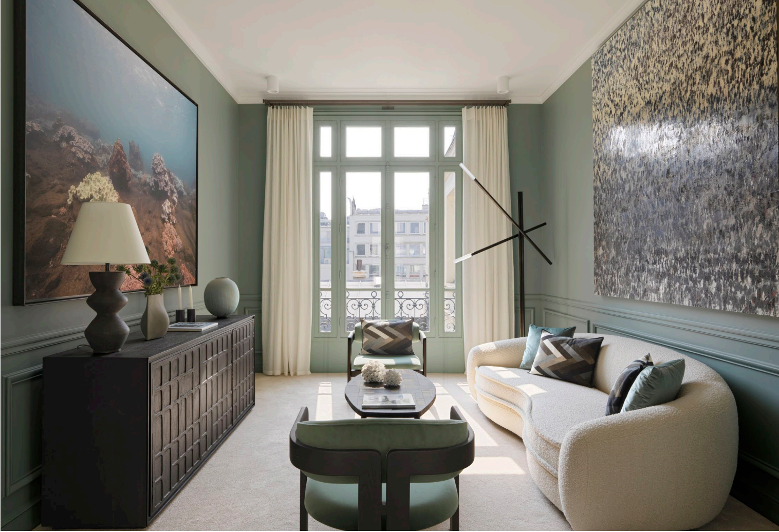 Château L’Arc Paris: Luxury 5-Bedroom Apartment with Balcony and Concierge, Paris