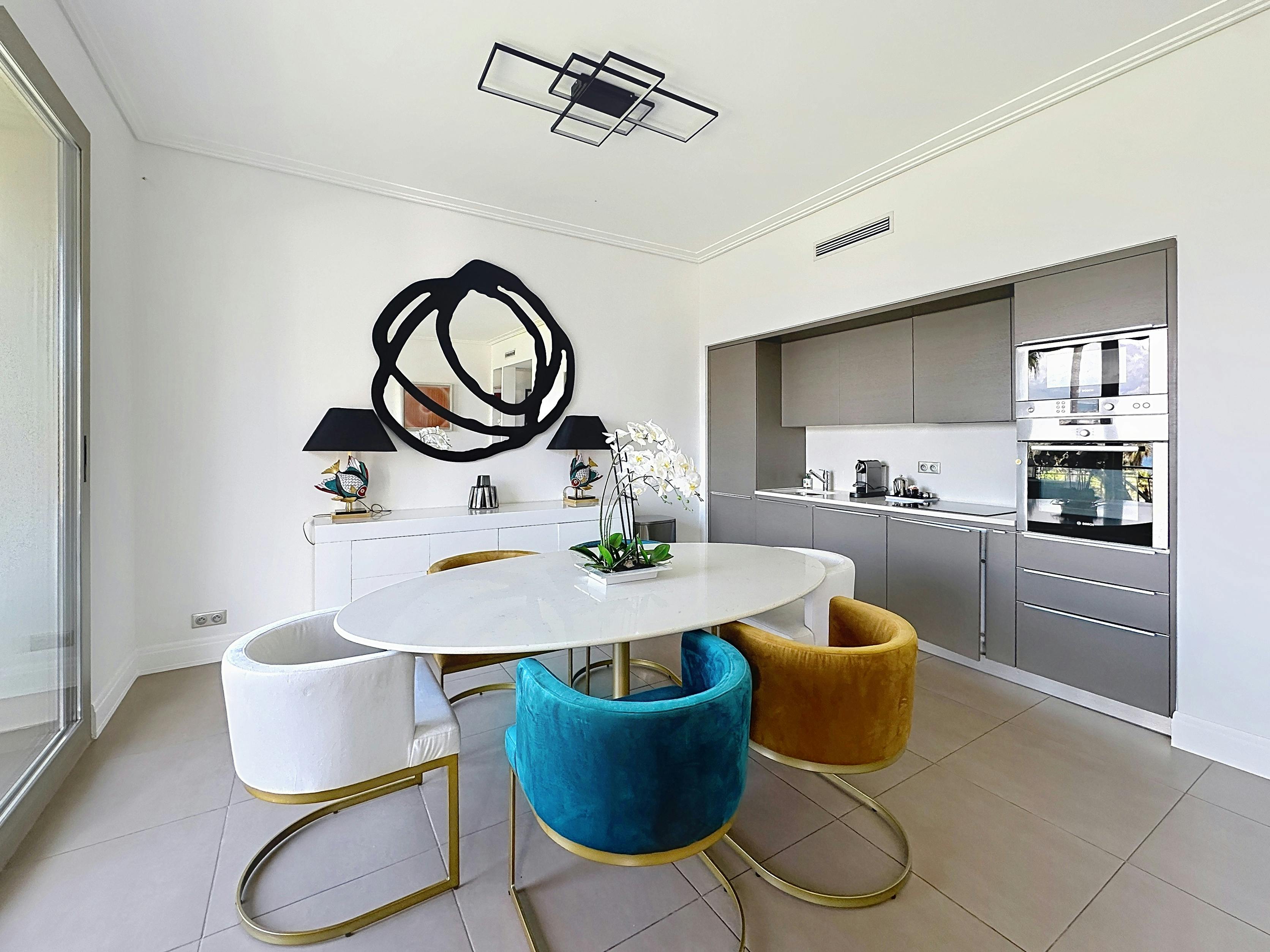 Château Méditerranée Cannes: Elegant 2-Bedroom Townhouse with Sea Views, Cannes