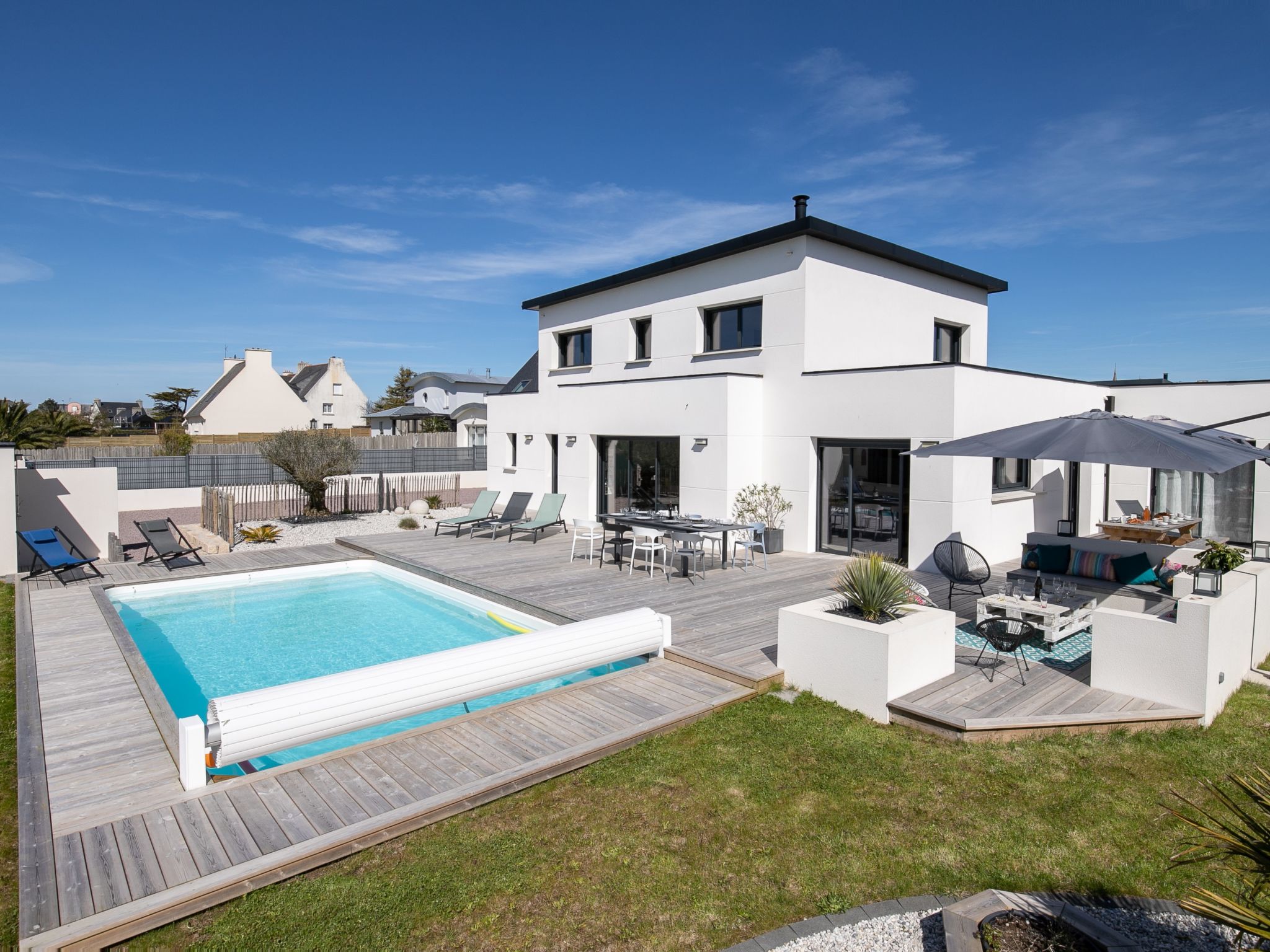 Chateau Menez Brignogan: Stunning 4-Bedroom Modern Villa with Heated Private Pool Near Brittany Beach