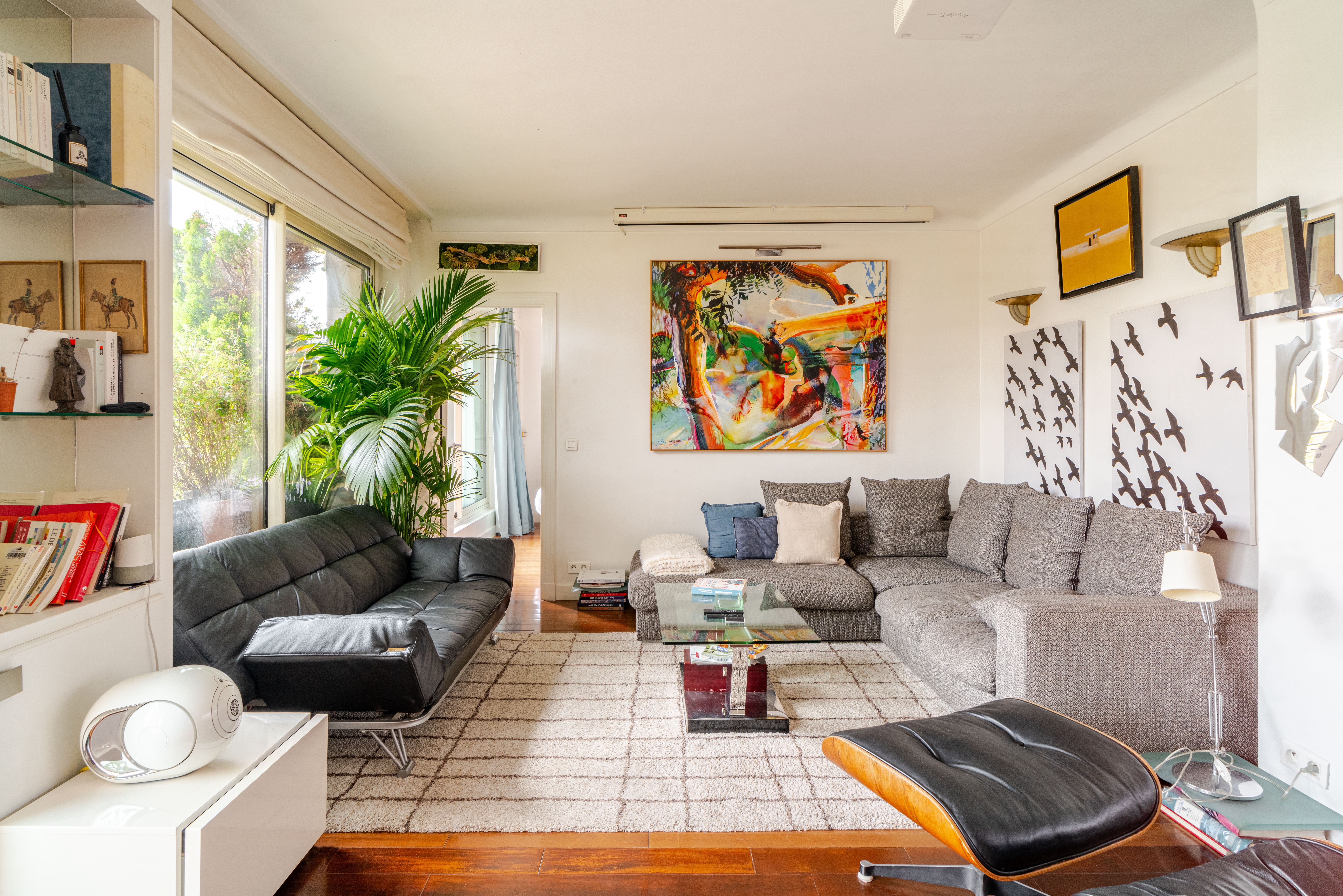 Château Mirabeau Passy: Spacious 3-Bedroom Apartment with Eiffel Tower View, Auteuil Passy
