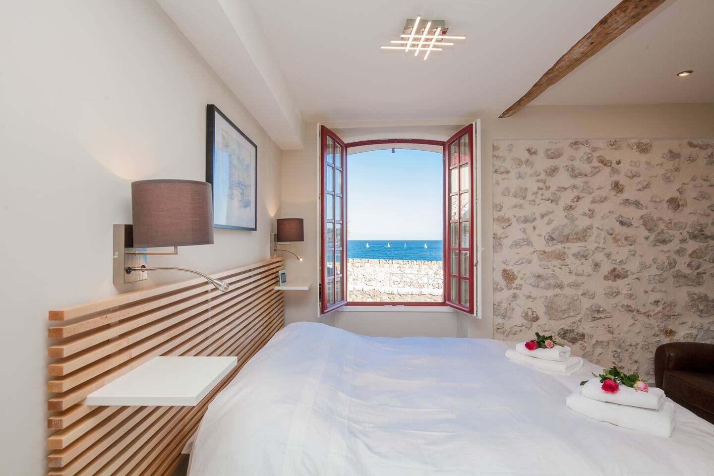 Château Mistral Antibes: Spacious 2-Bedroom Apartment with Seaview and Hot Tub, Antibes