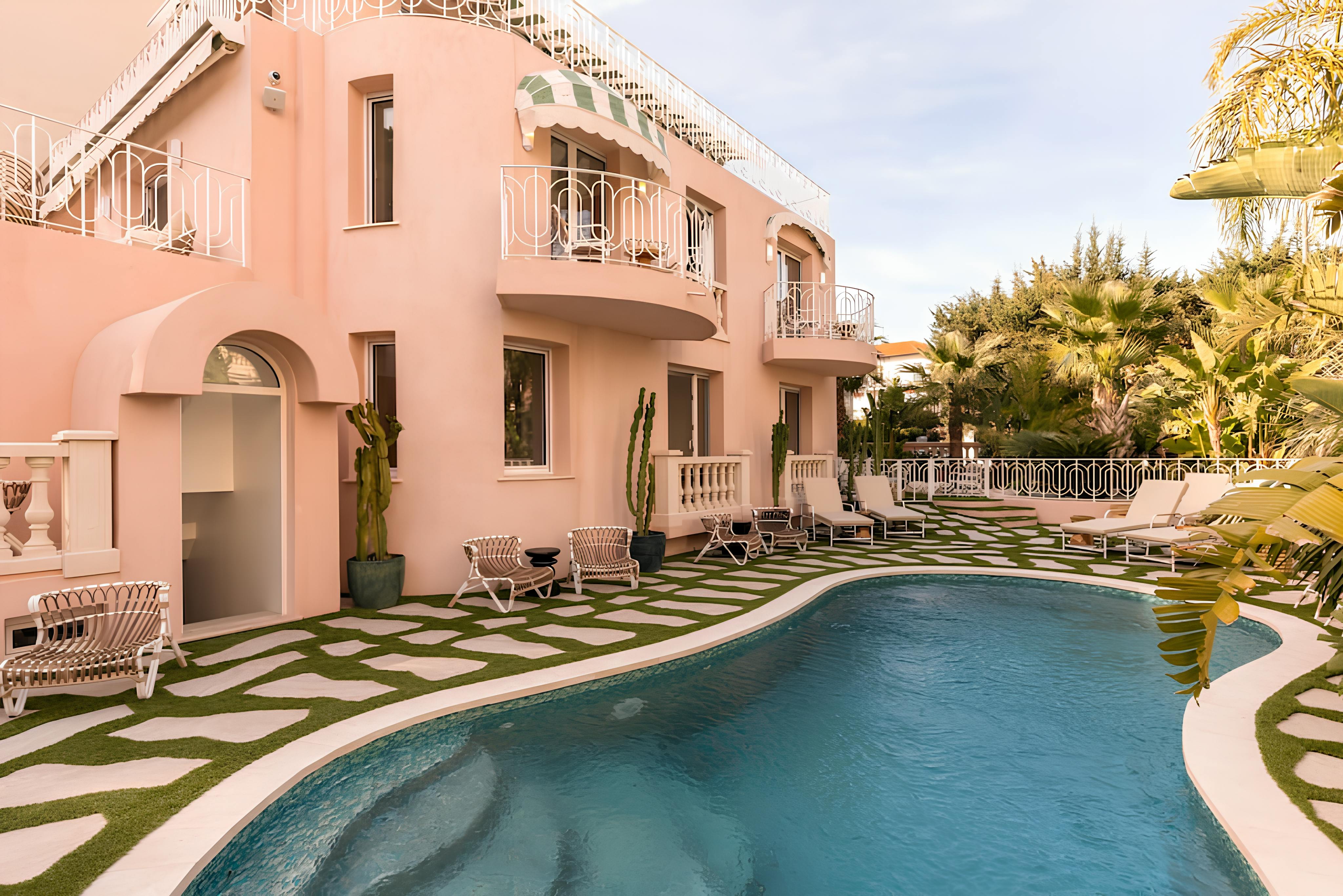 Château Mistral Cannes Cannes 12: Luxury 2-Bedroom Apartment with Seaview and Pool, Cannes