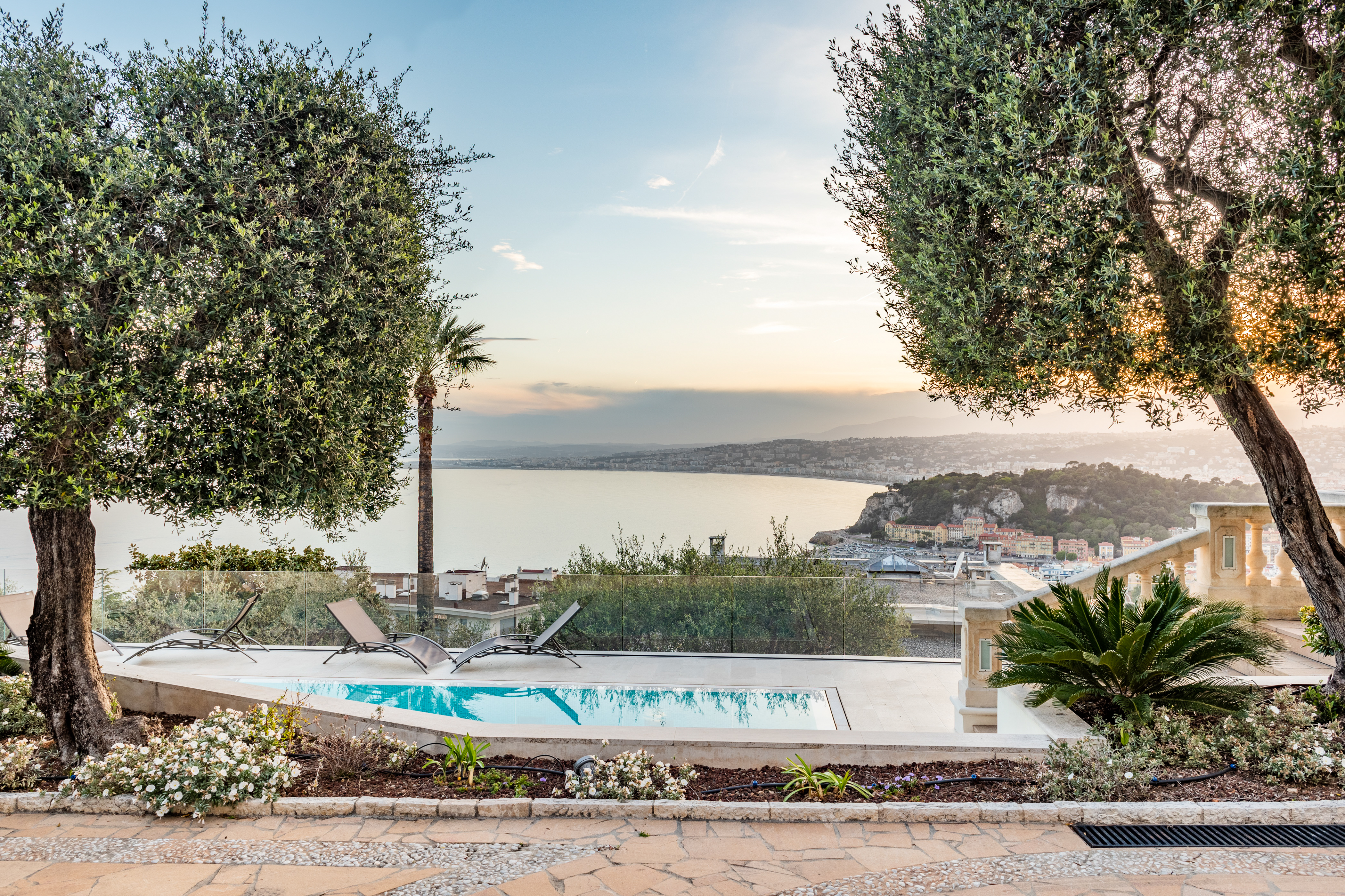 Château Mistral Nice Nice: Luxury 7-Bedroom Villa with Seaview and Pool, Nice