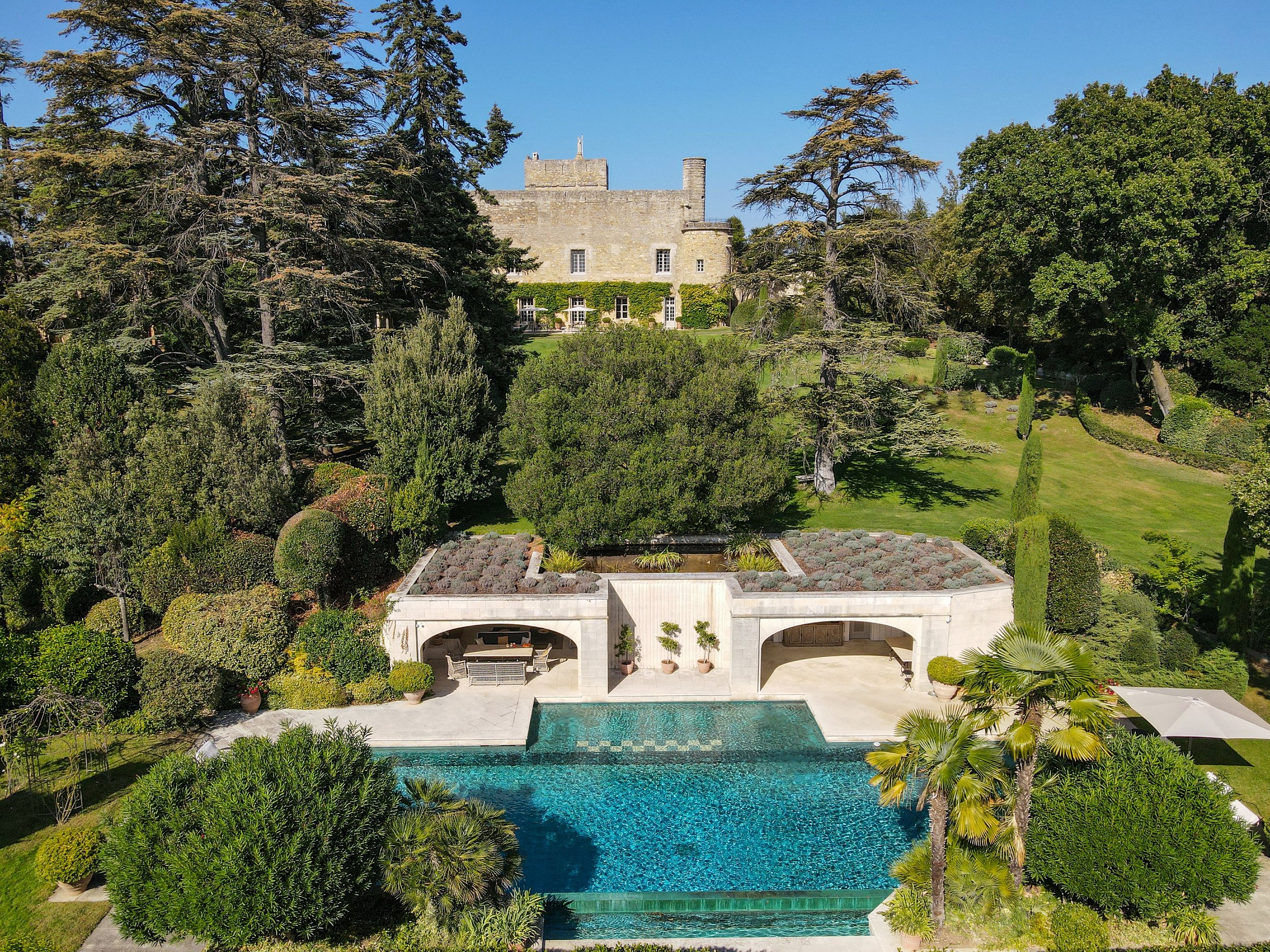 Château Mistral Saint-Rémy: Expansive 21-Bedroom Chateau with Pools and Tennis, Saint-Rémy-de-Provence