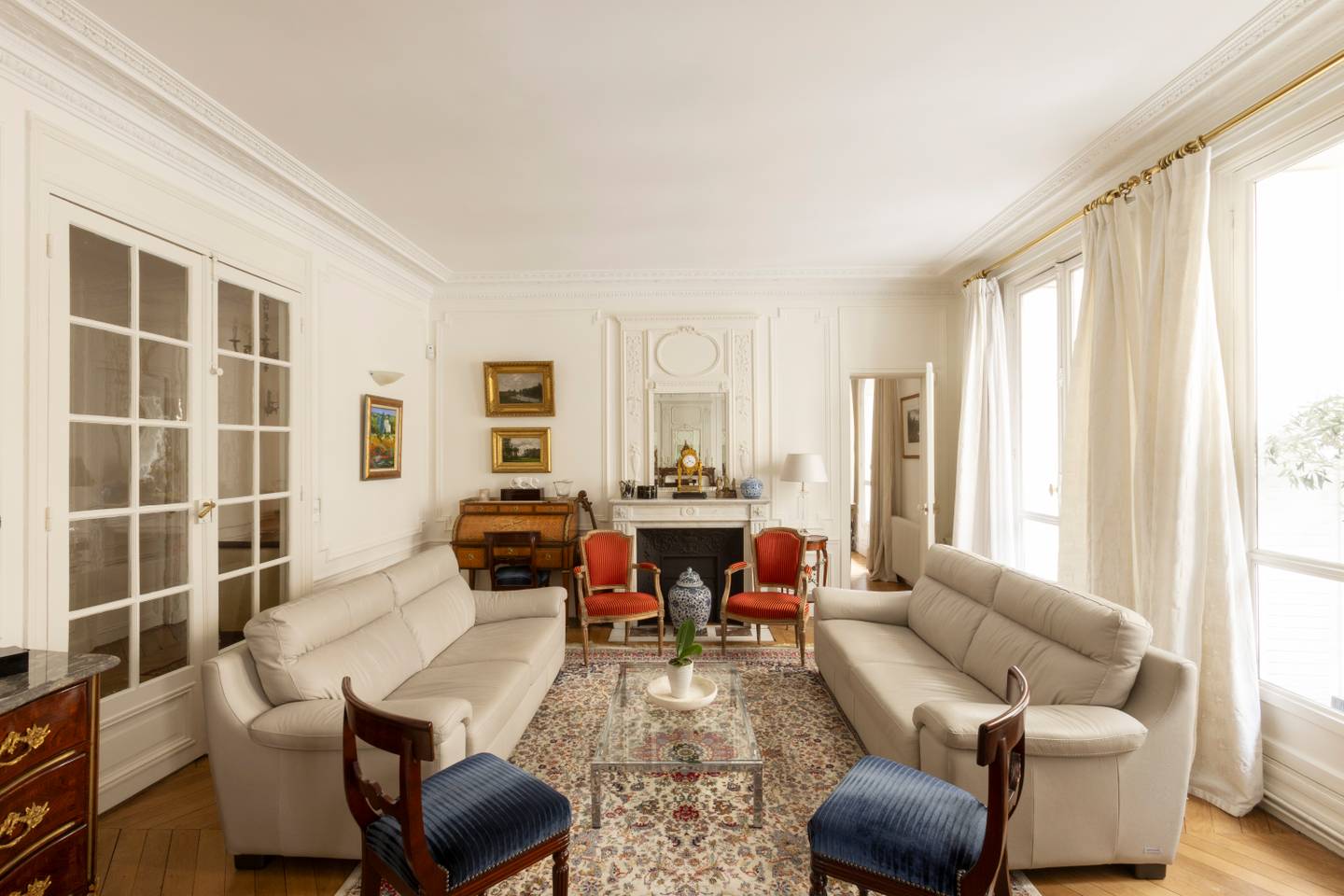 Château Molitor Auteuil: Luxury 2-Bedroom Apartment with Family-Friendly Features, Paris