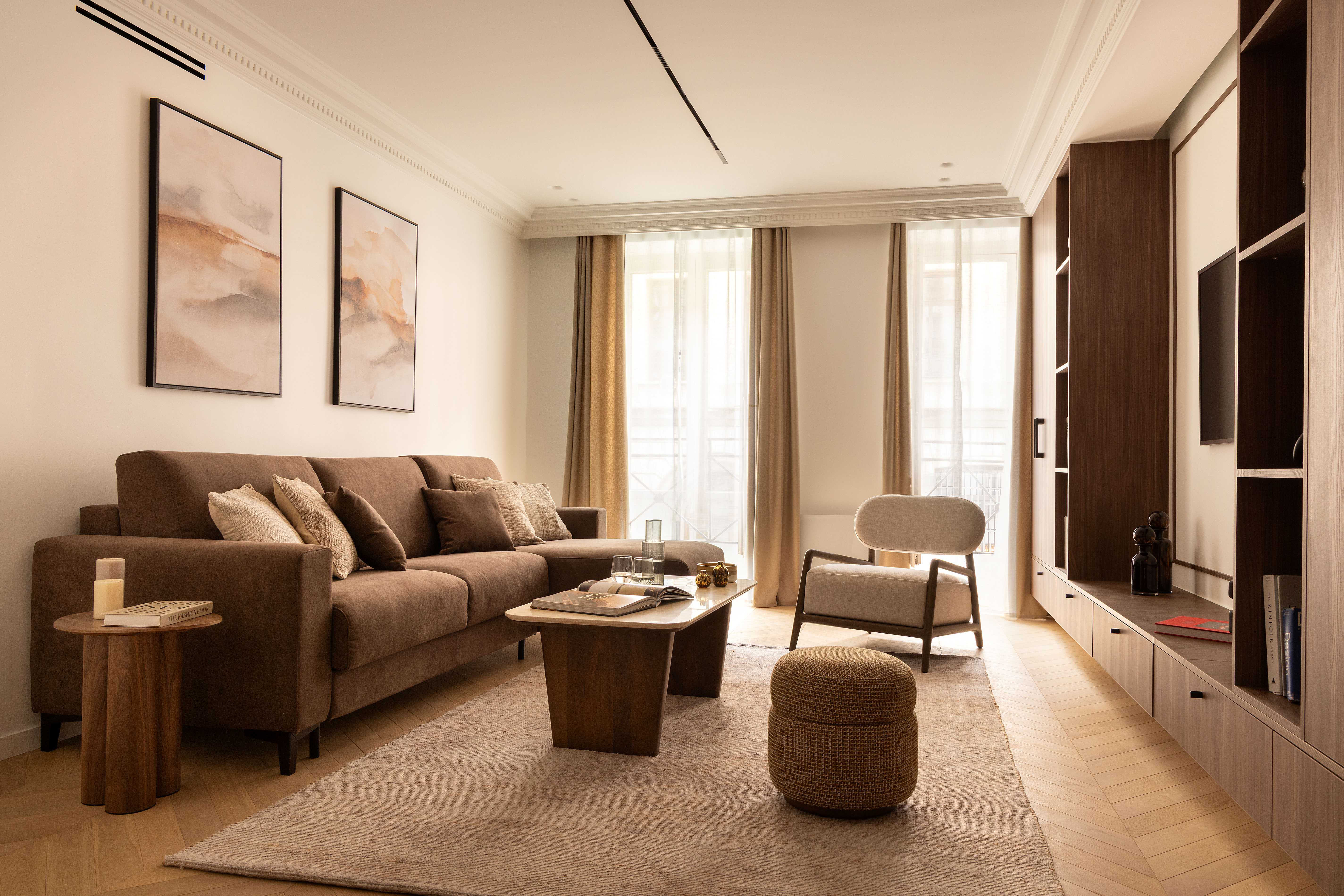 Château Montmartre Paris: Elegant 2-Bedroom Apartment with Family-Friendly Features, Louvre – Palais Royal
