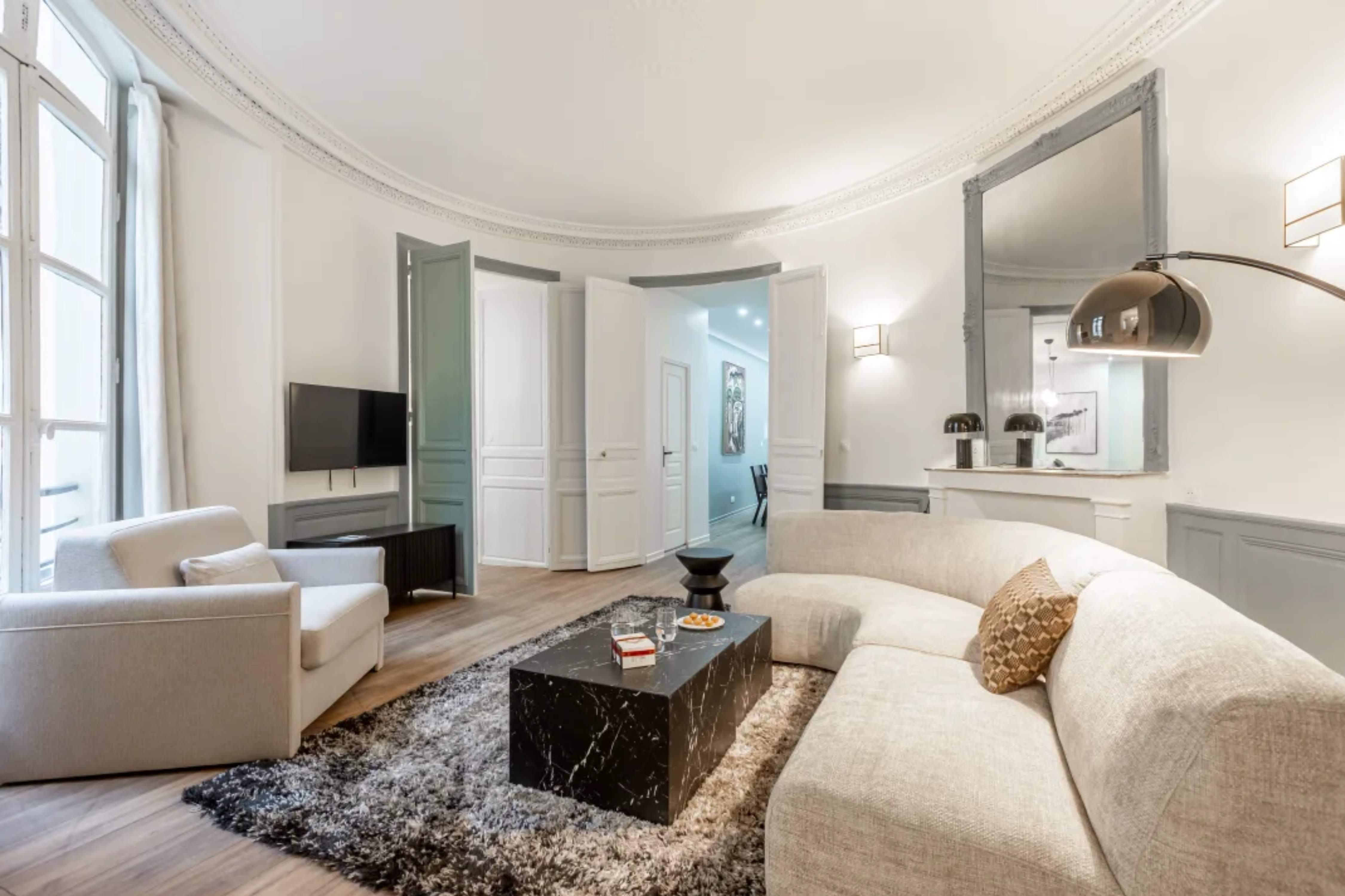 Château Passy Paris Grands Boulevards 3: Elegant 2-Bedroom Apartment with Air-Con, Grands Boulevards