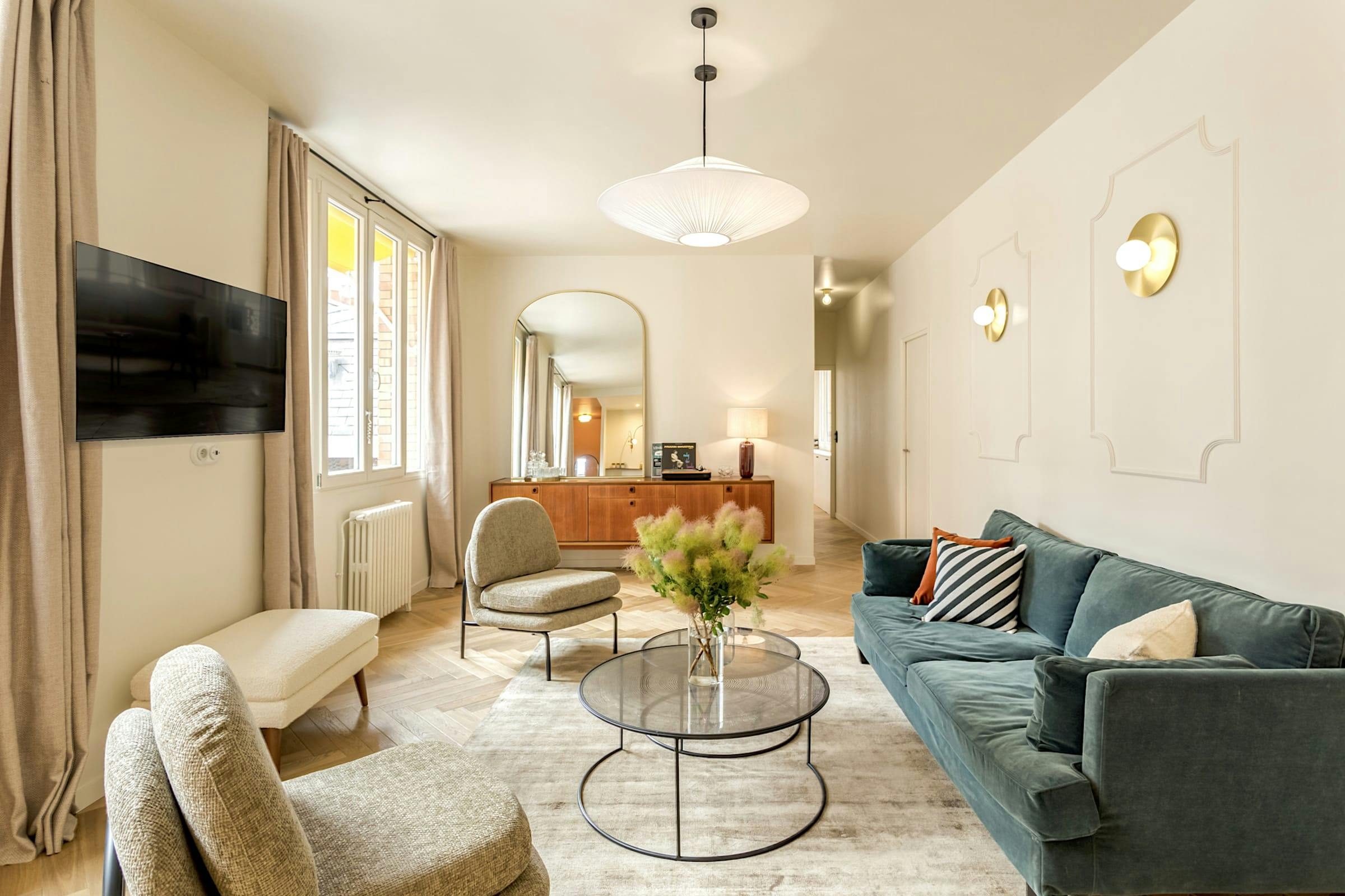 Château Périphérique Montorgueil: Elegant 3-Bedroom Apartment with Art Deco Interiors, Montorgueil – Les Halles