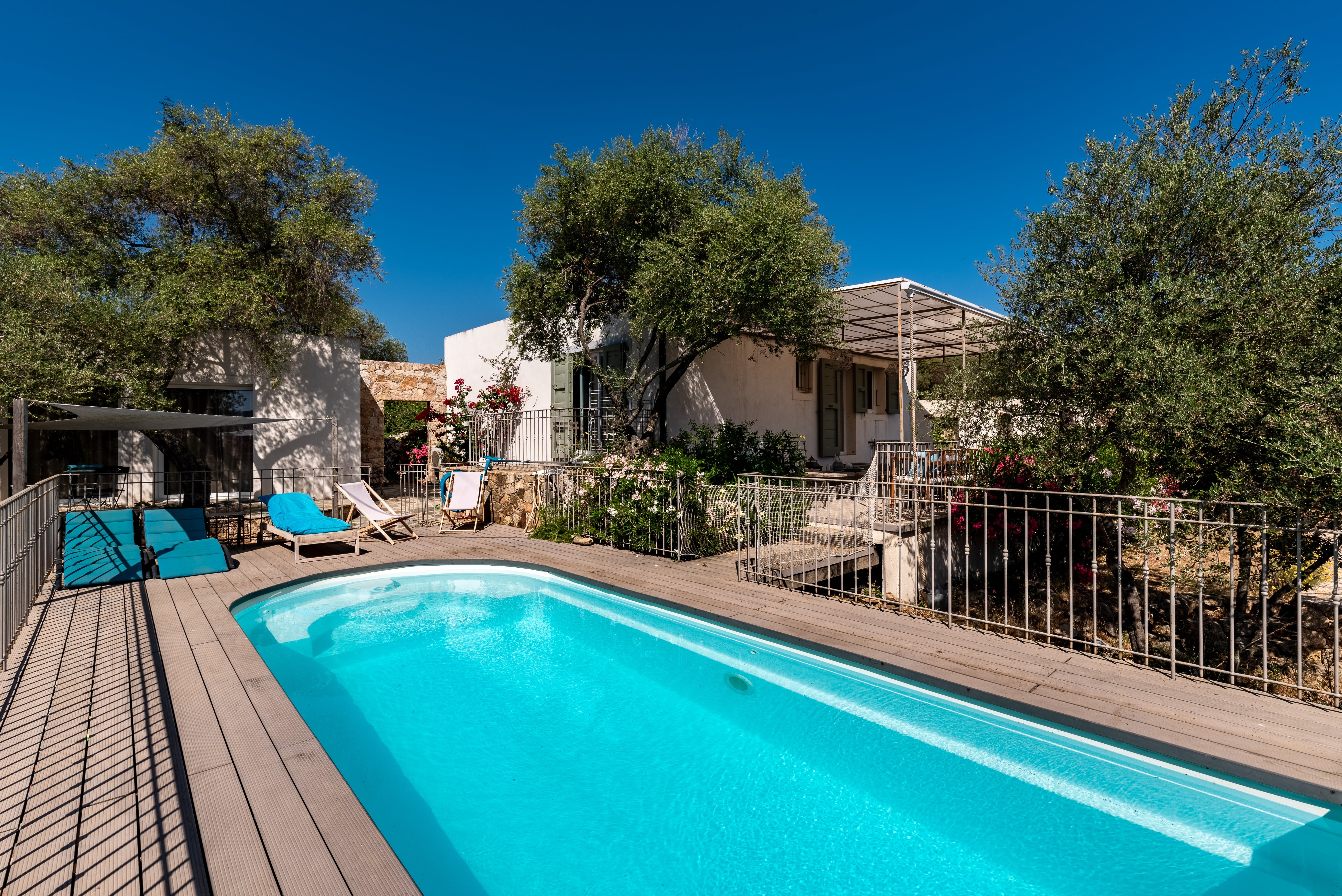 Château Pieve Occhiatana: Luxury 4-Bedroom Apartment with Pool in Countryside, Corsica