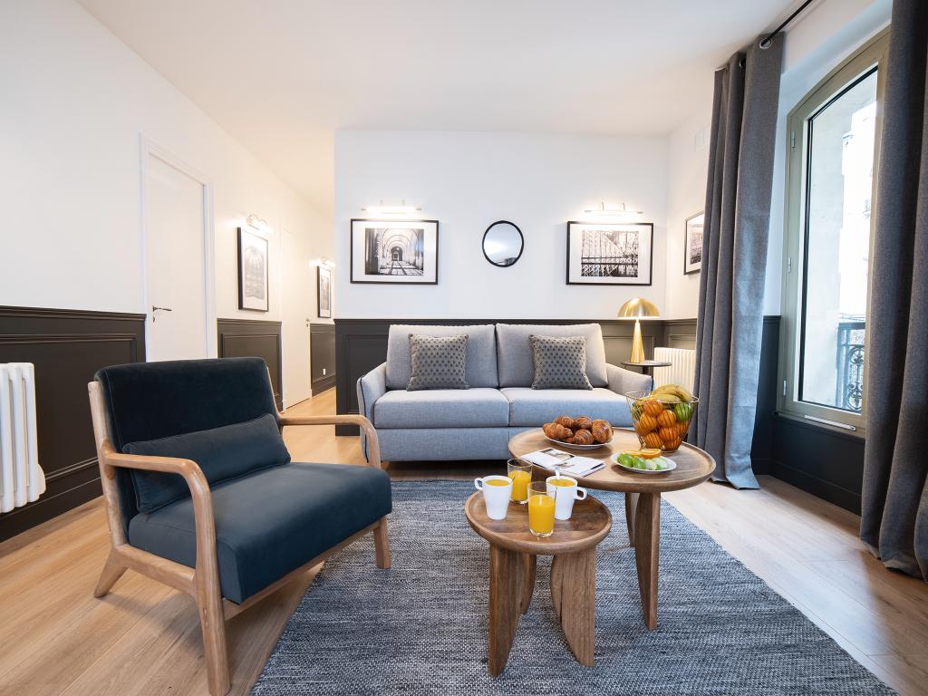 Château Pigalle Paris South Pigalle 2: Spacious 3-Bedroom Townhouse with Air-Con, South Pigalle