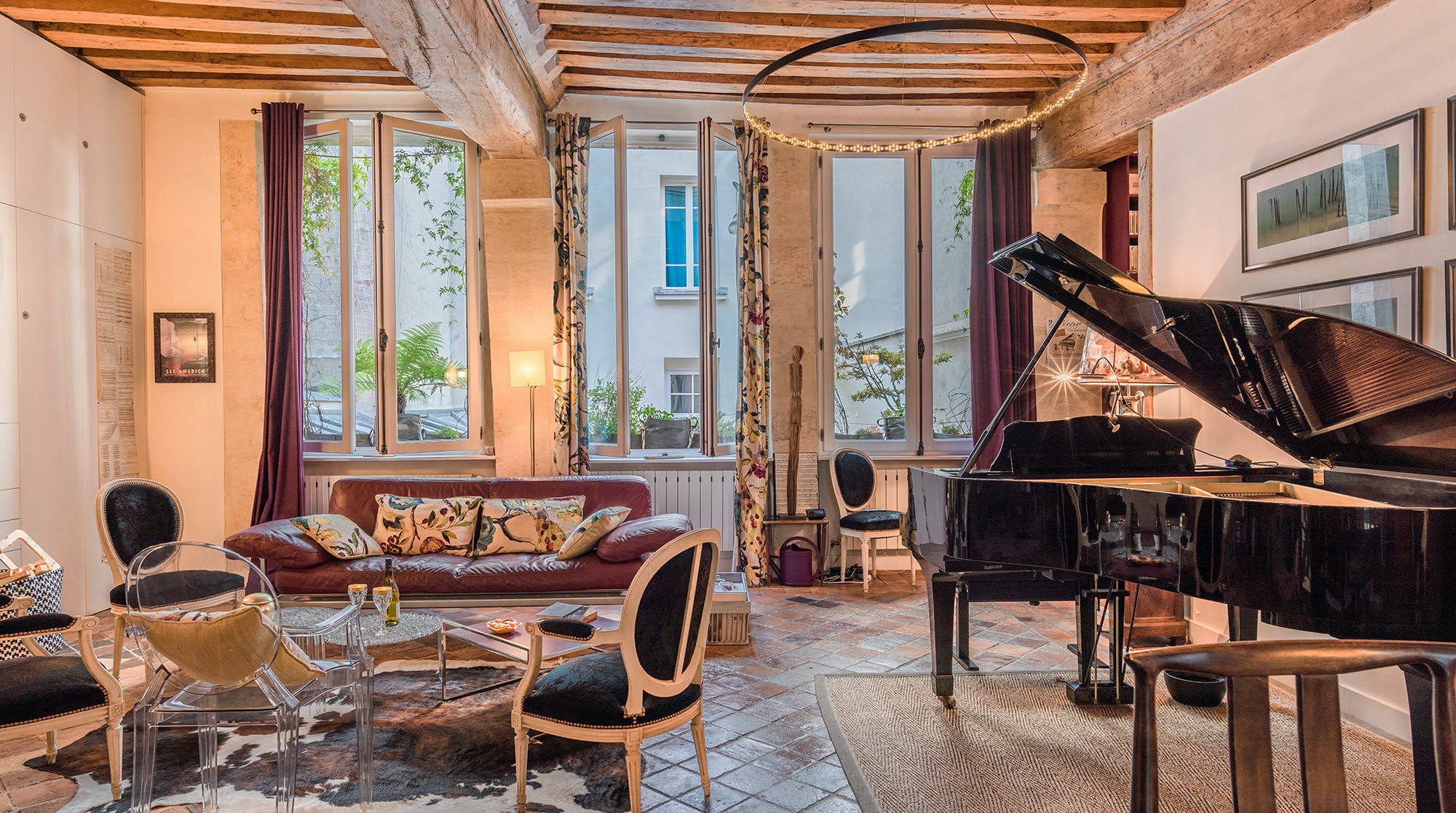 Château Pompidou Montorgueil: Charming 2-Bedroom Luxury Apartment in the Heart of Paris