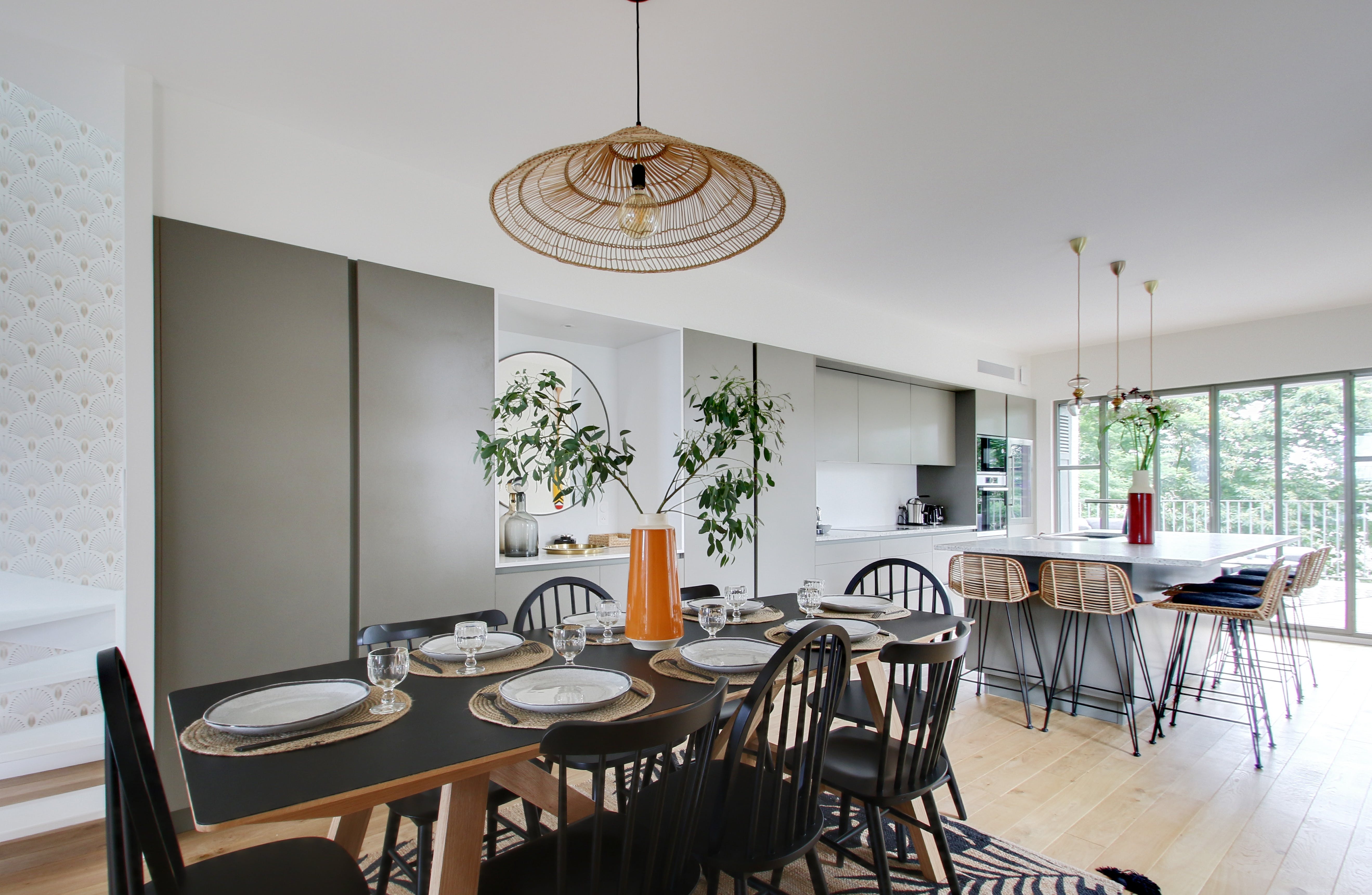 Château Rance Dinard: Spacious 4-Bedroom Apartment with Sea Views, Paris