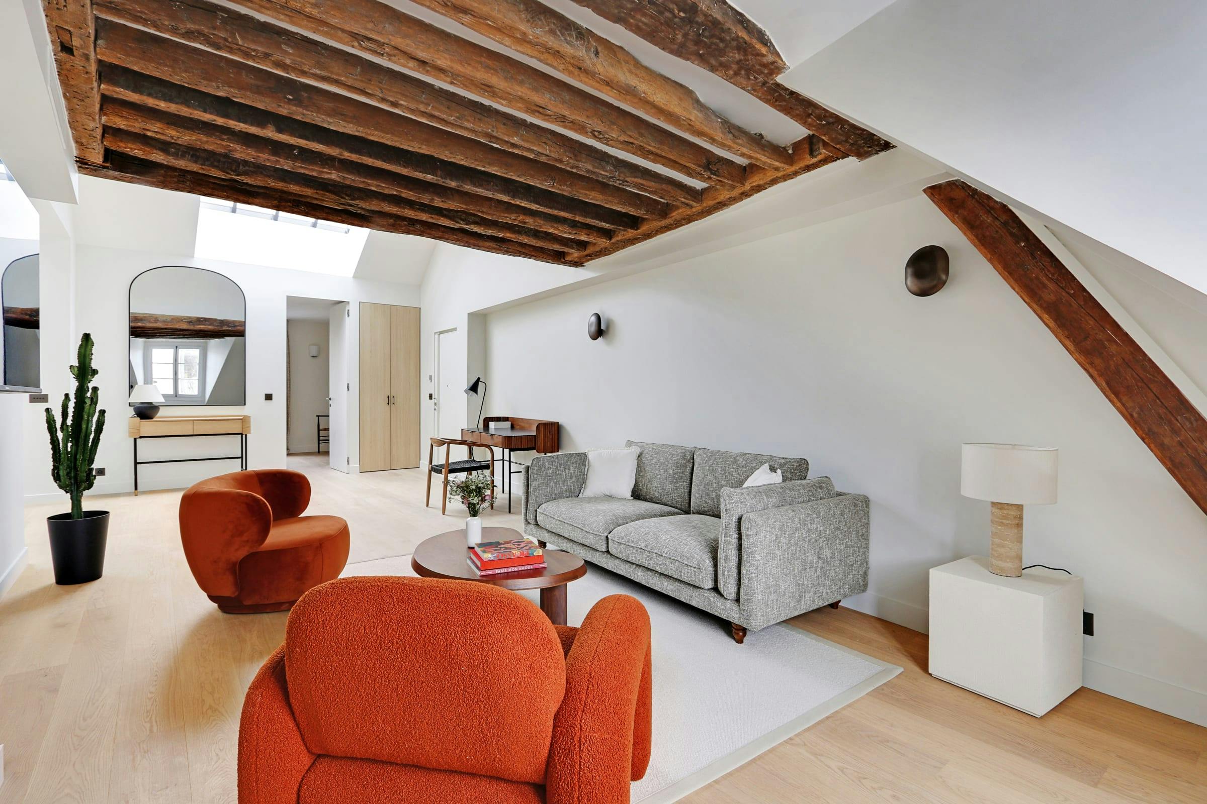 Château Rive Gauche Saint Germain des Prés – Odéon: Luxurious 2-Bedroom Apartment Ideal for Families, Saint Germain des Prés