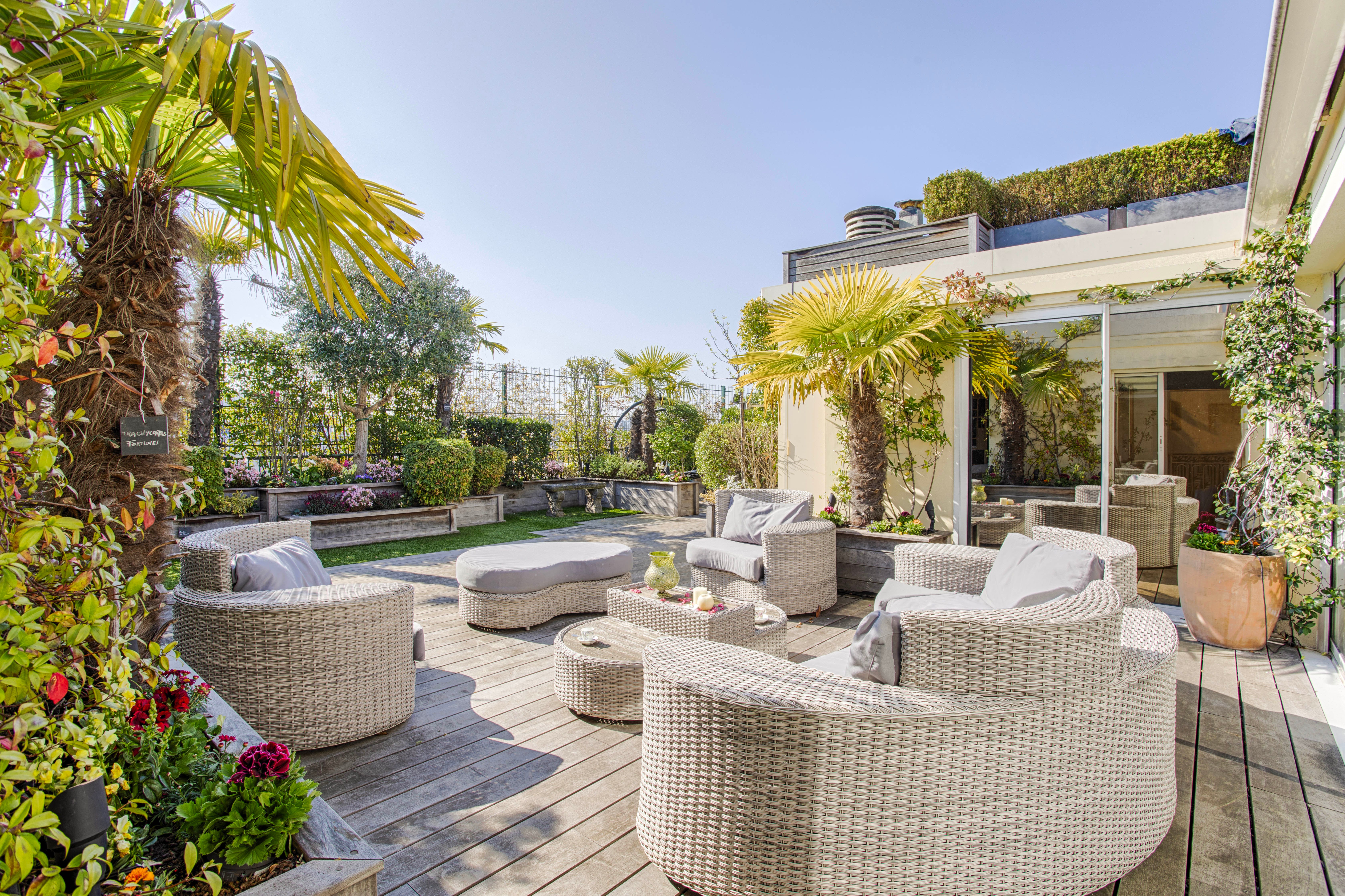 Château Saint-Cloud Trocadéro: Luxury 5-Bedroom Apartment with Rooftop Terrace, Trocadéro, Paris