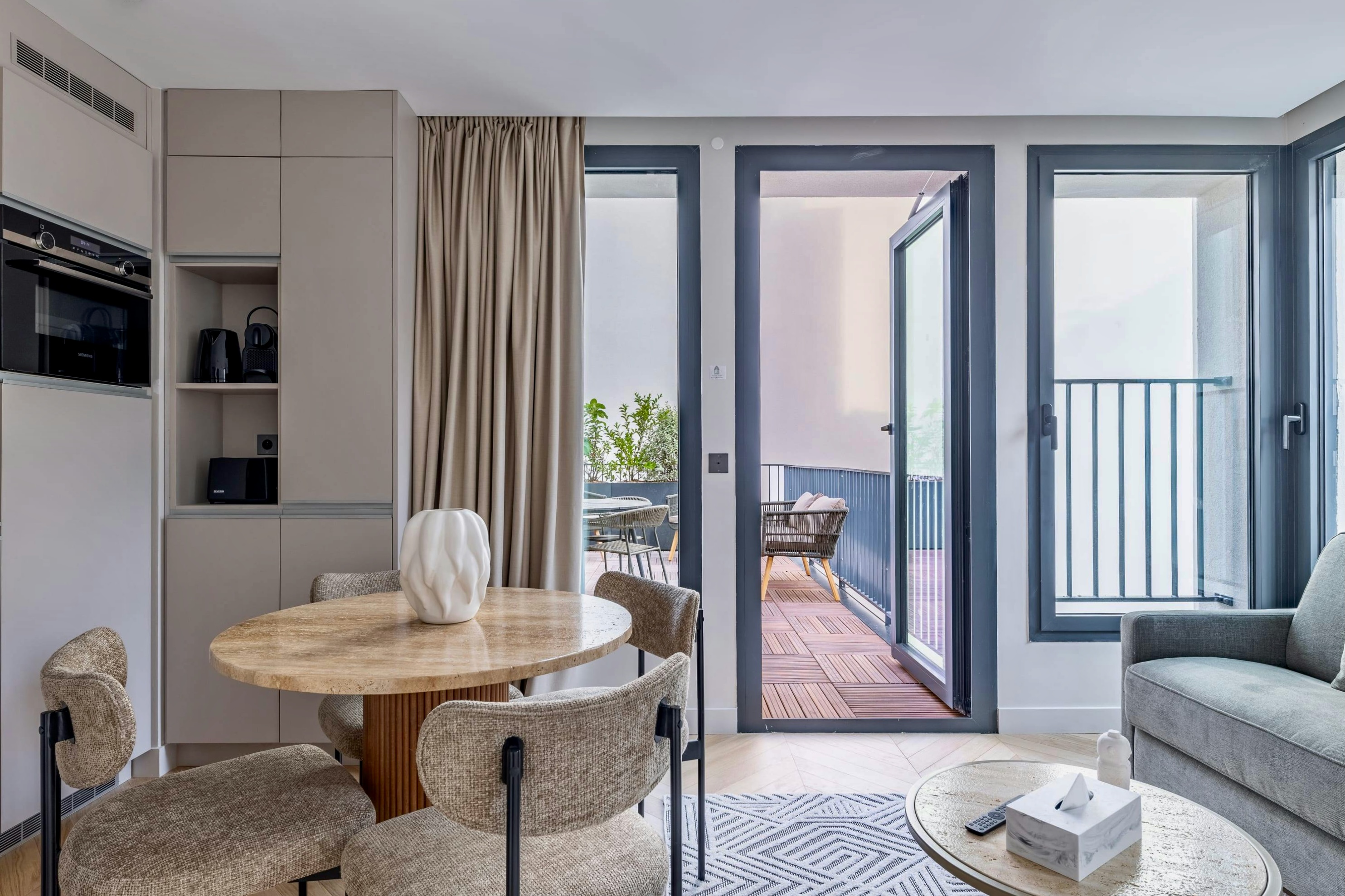 Château Saint-Lazare Paris: Spacious 2-Bedroom Luxury Apartment in the Heart of Paris