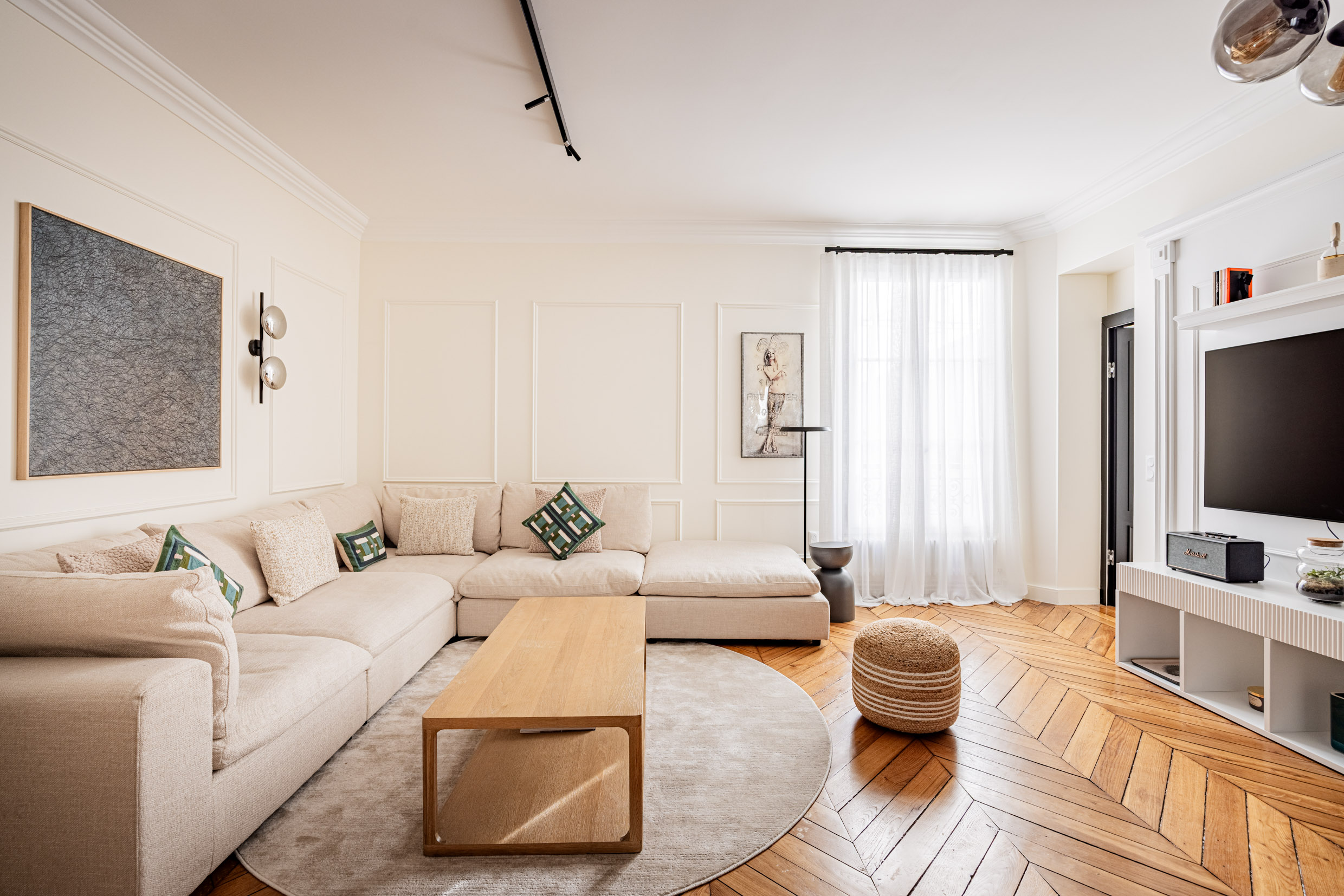 Château Saint-Louis Paris Île de la Cité: Elegant 2-Bedroom Apartment with Family-Friendly Features, Île de la Cité