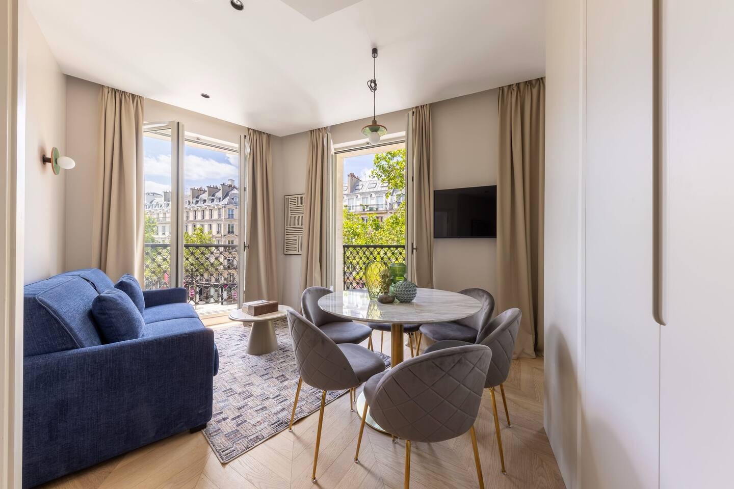 Château Sébastopol Paris: Elegant 2-Bedroom Townhouse with Gym Access, Montorgueil – Les Halles