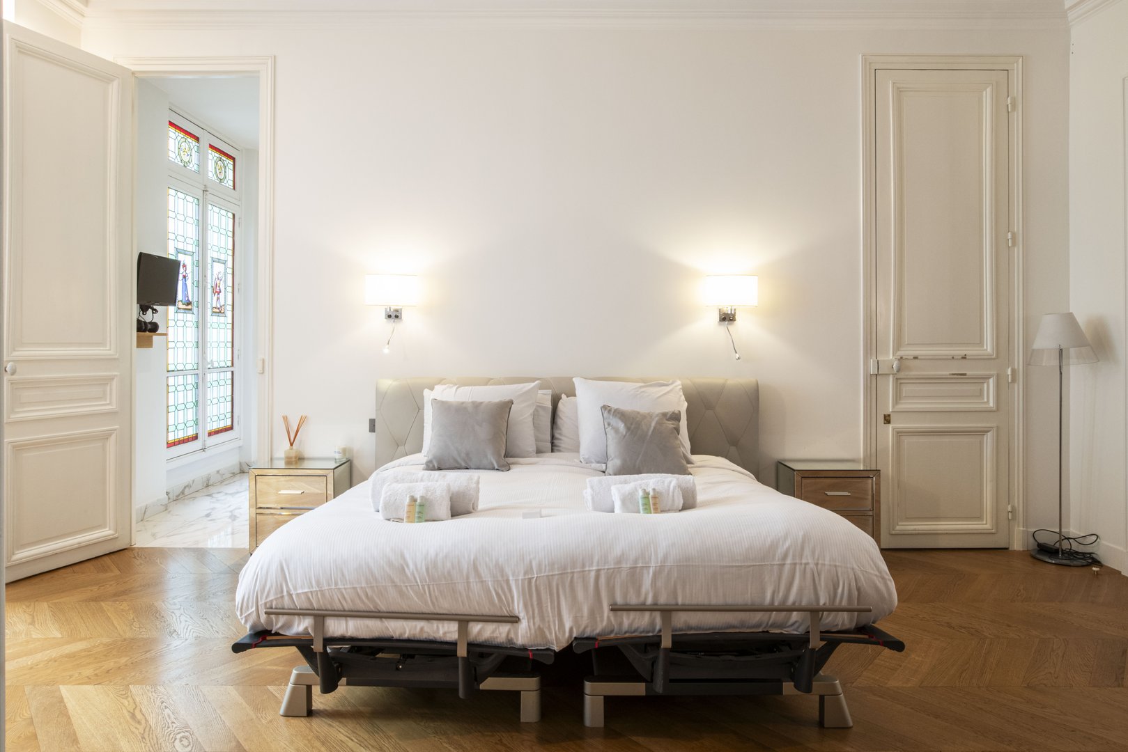 Château Sèvres Saint-Germain: Elegant 3-Bedroom Apartment with Balcony, Saint Germain des Prés, Paris