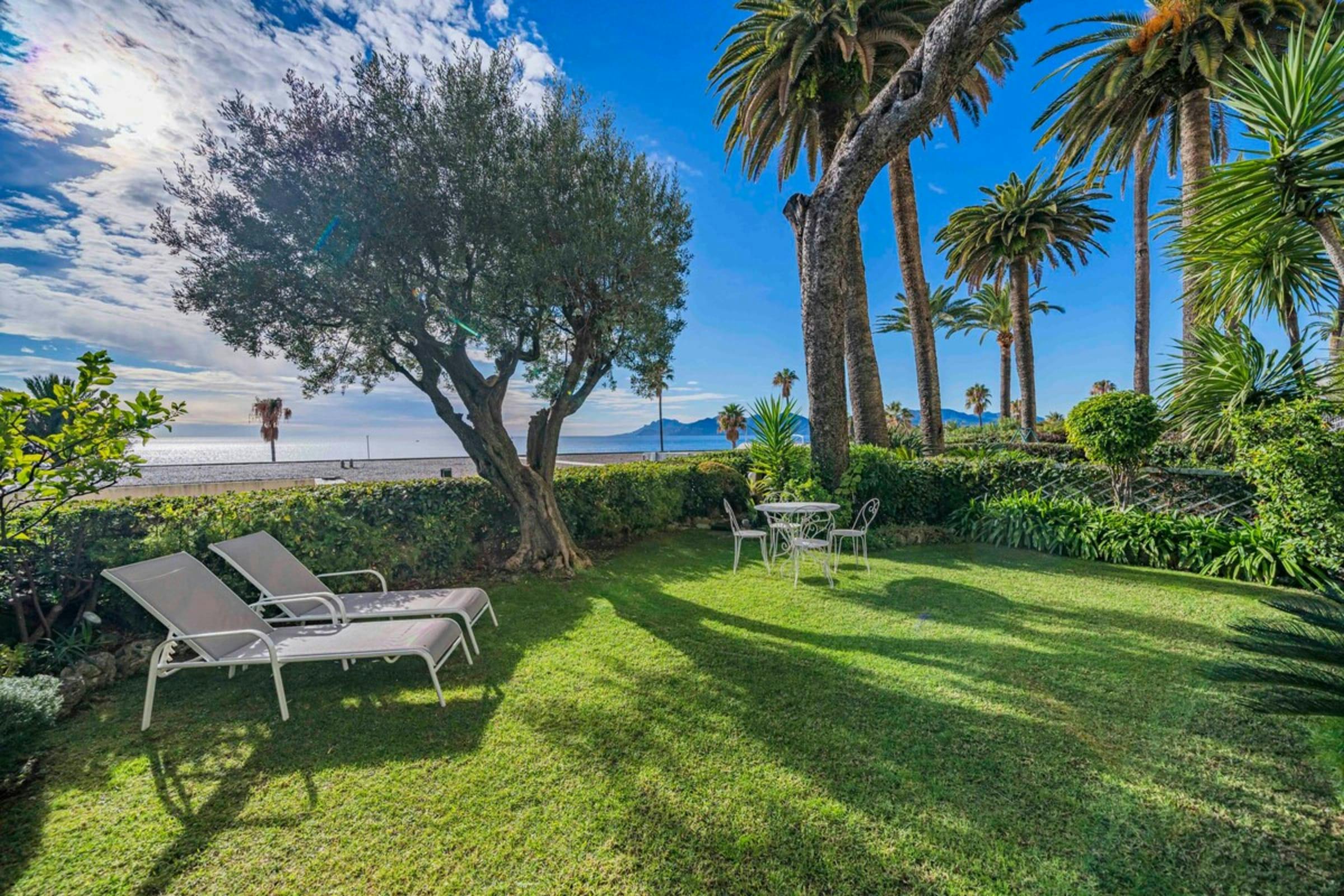 Château Sirocco Cannes: Elegant 3-Bedroom House with Sea Views, Cannes