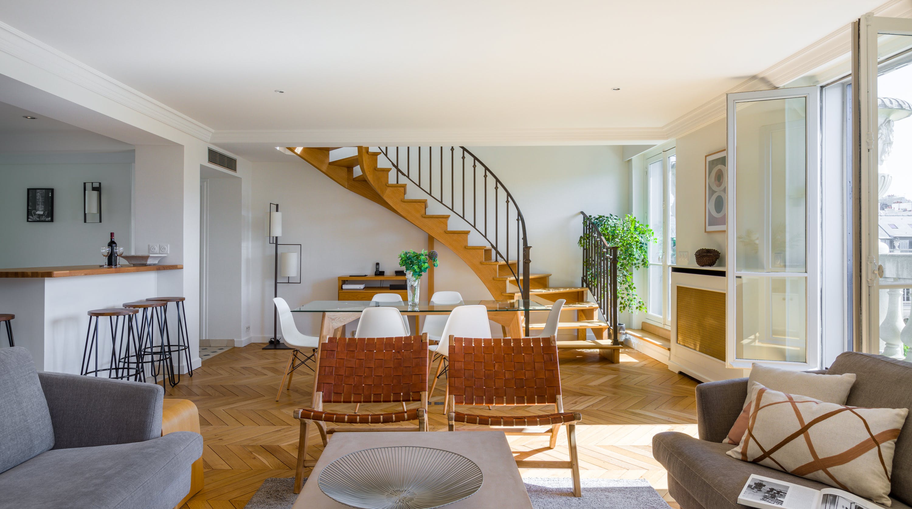 Château Valois Louvre: Opulent 3-Bedroom Apartment with Classic Interiors, Louvre – Palais Royal