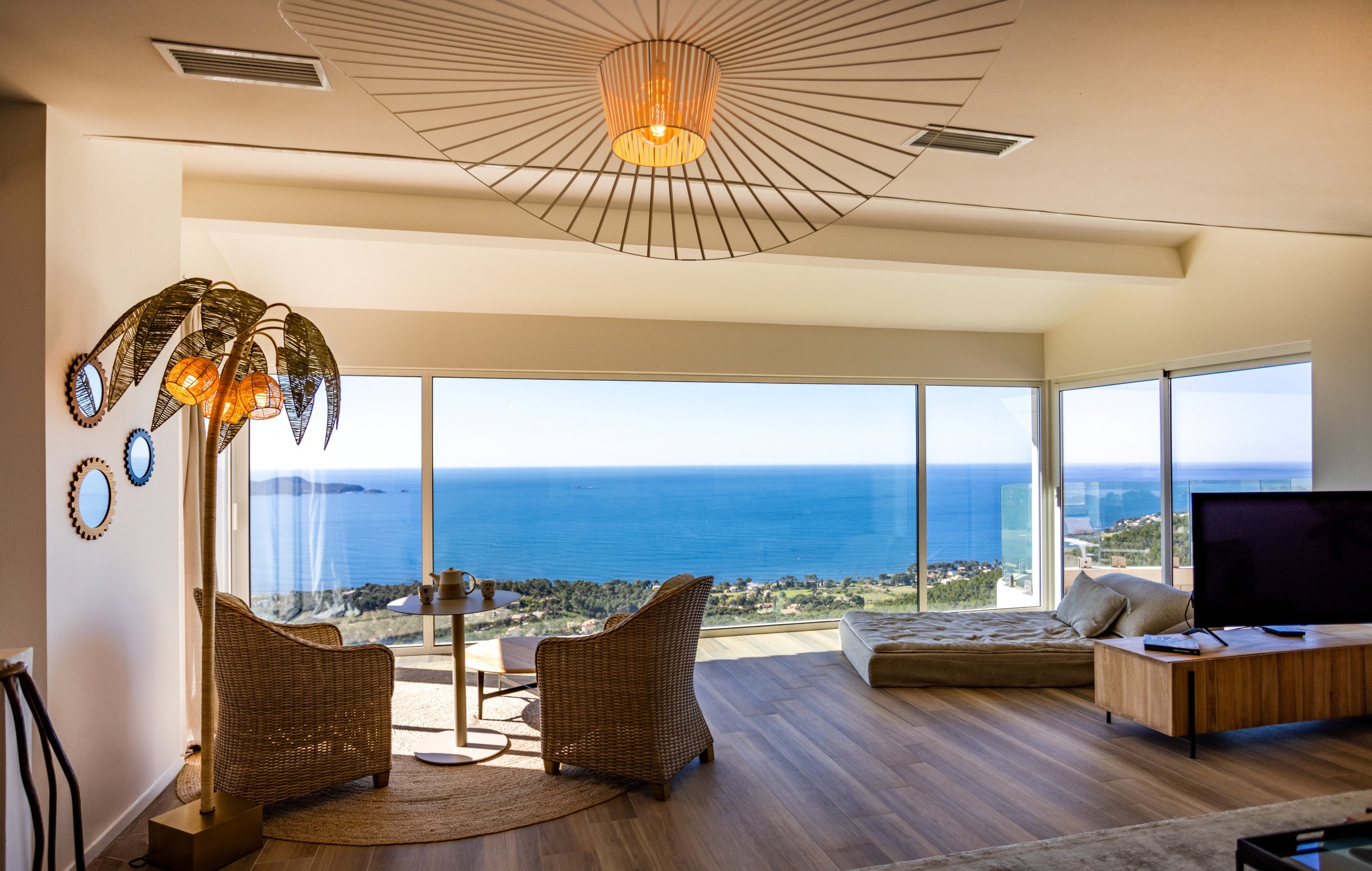 Château Vento Toulon: Luxury 5-Bedroom Villa with Infinity Pool, Toulon