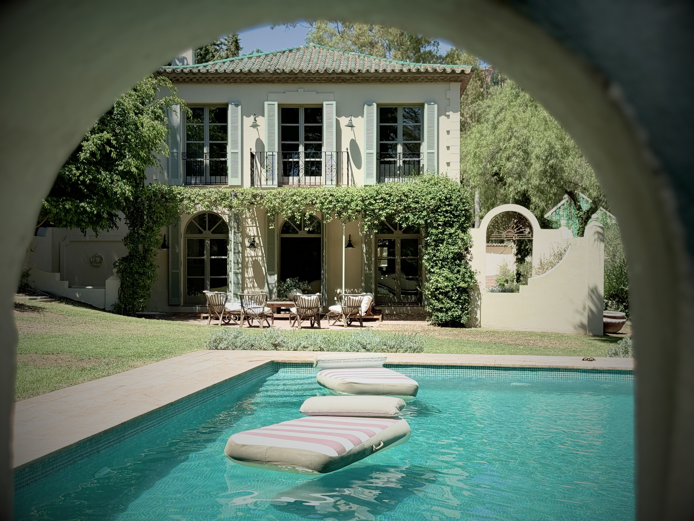 Cortijo Almijara San Pedro: Luxury 10-Bedroom Villa with Sea Views and Pool, San Pedro de Alcántara