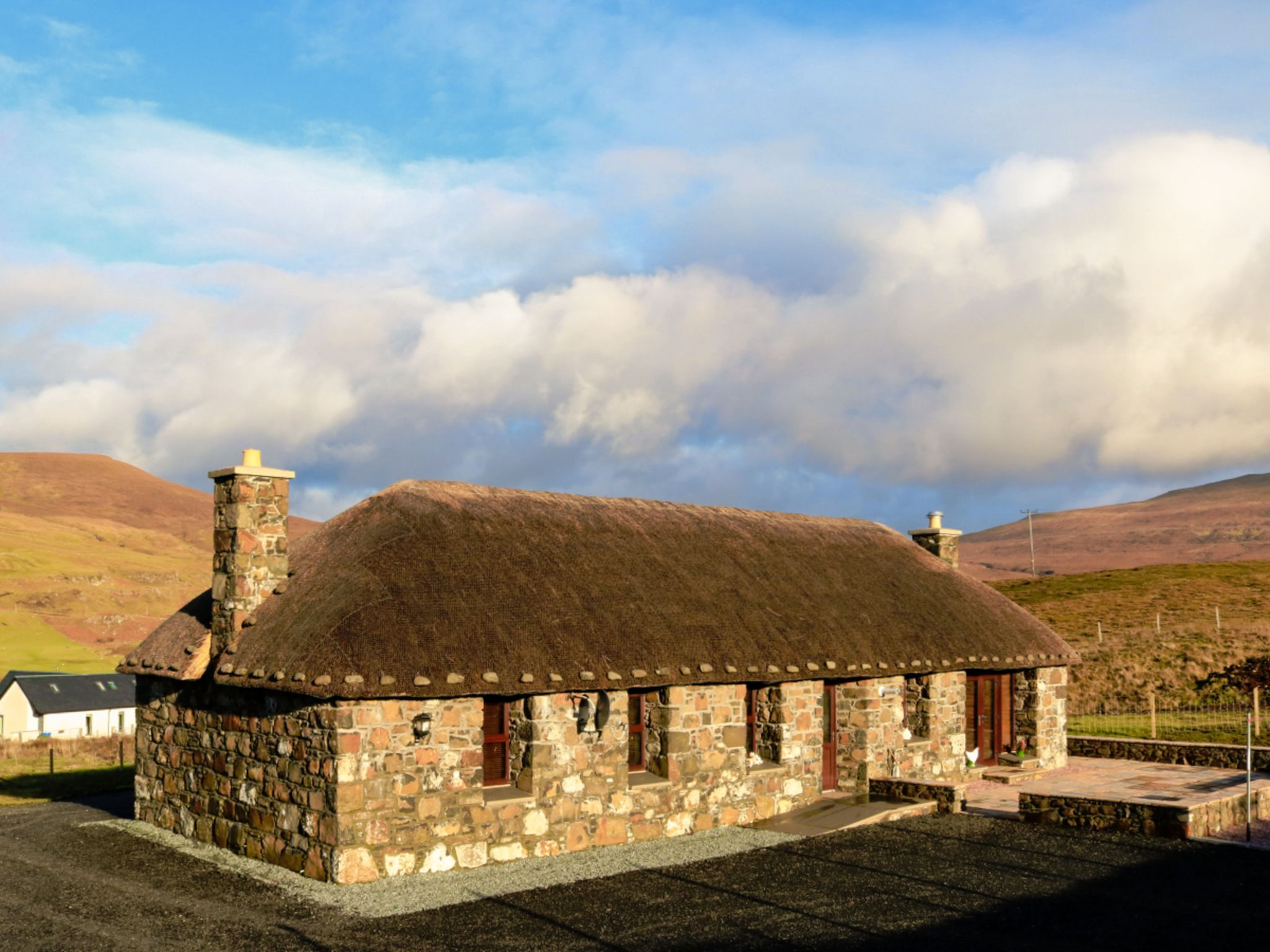 Cottage Quiraing Skye: Charming 3-Bedroom Traditional Scottish Cottage with Electric Vehicle Charging in North Skye Highlands