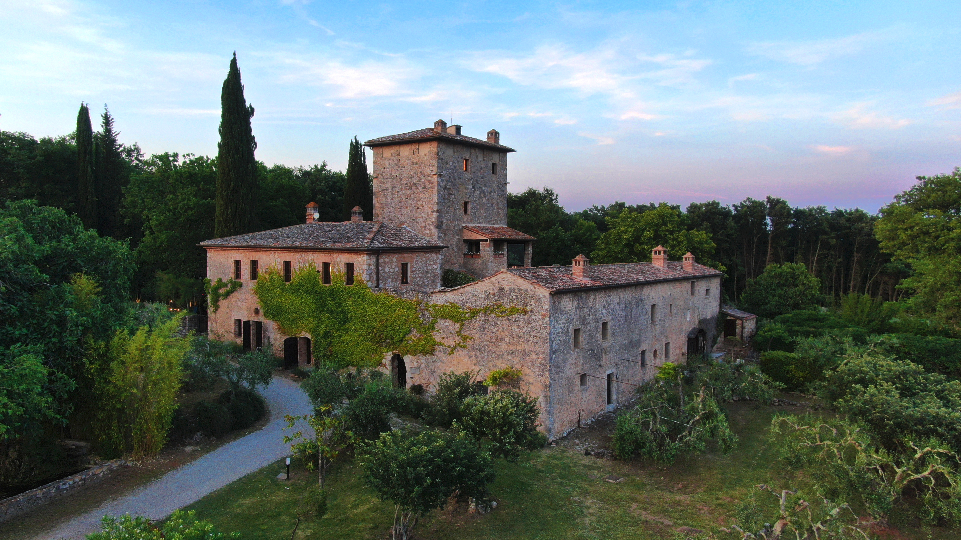 Fattoria Bosco Siena: Luxury 11-Bedroom Villa with Pool and Event Space, Siena