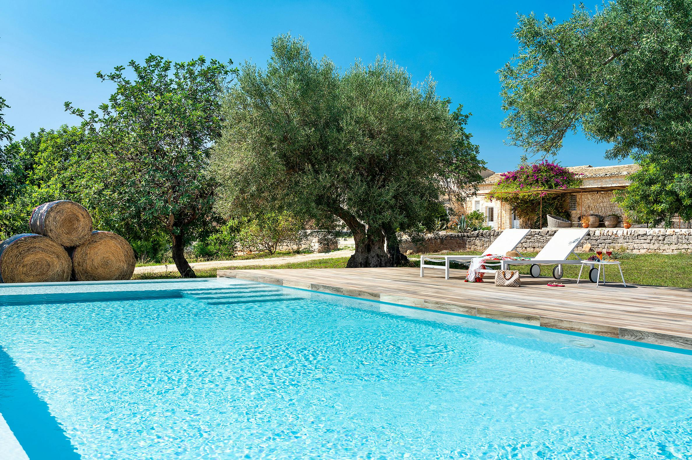 Fattoria Carrubo Scicli: Spacious 6-Bedroom House with Pool, Val di Noto, Sicily