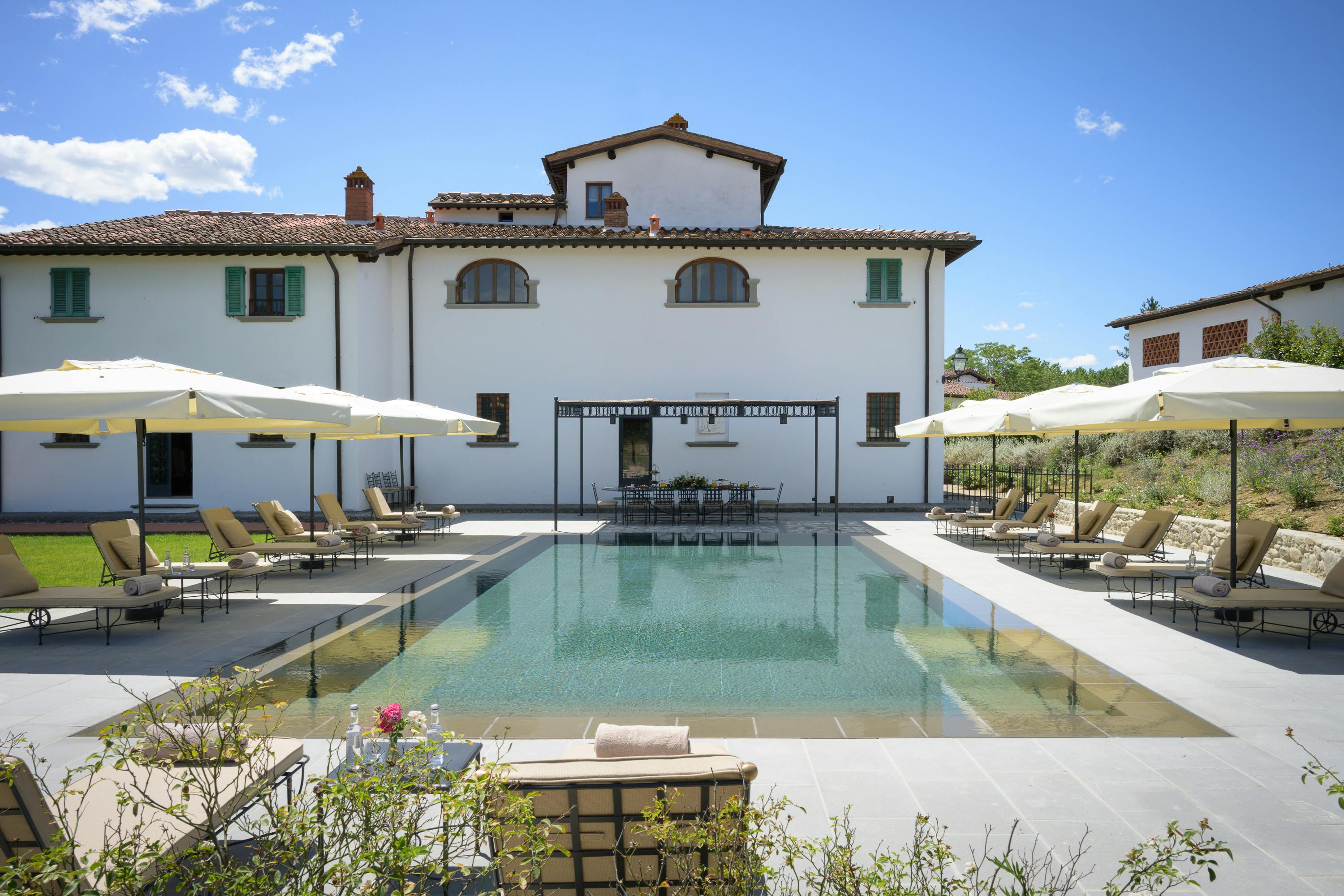Fattoria Chianti Tuscany: Spacious 10-Bedroom Villa with Panoramic Views, Tuscany