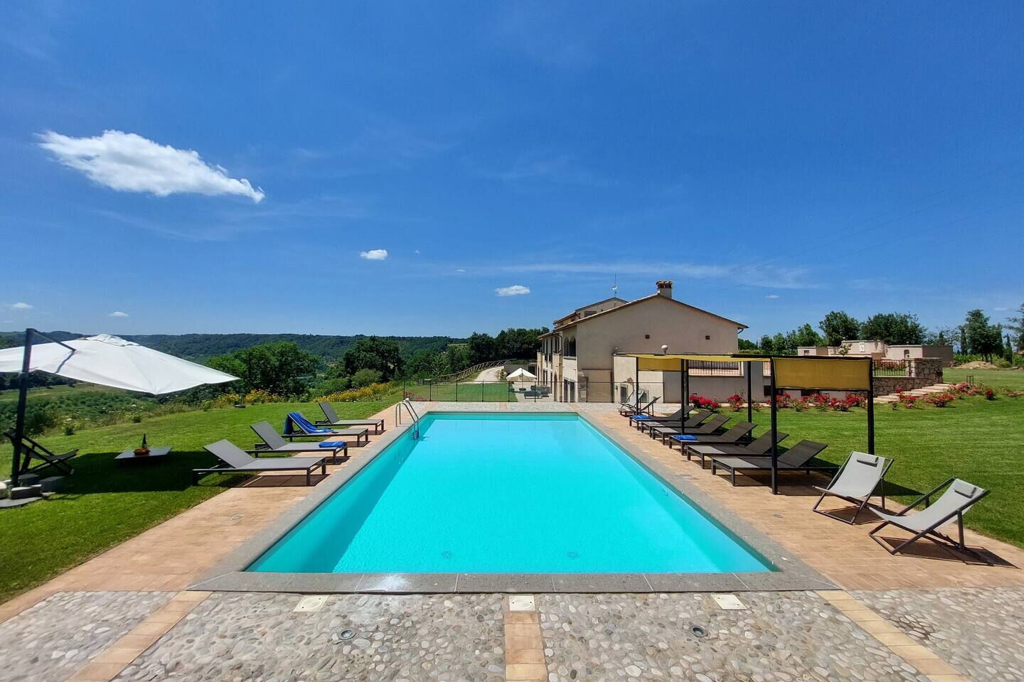 Fattoria Chiusi Tuscany: Luxury 9-Bedroom Apartment with Sauna and Pool, Tuscany