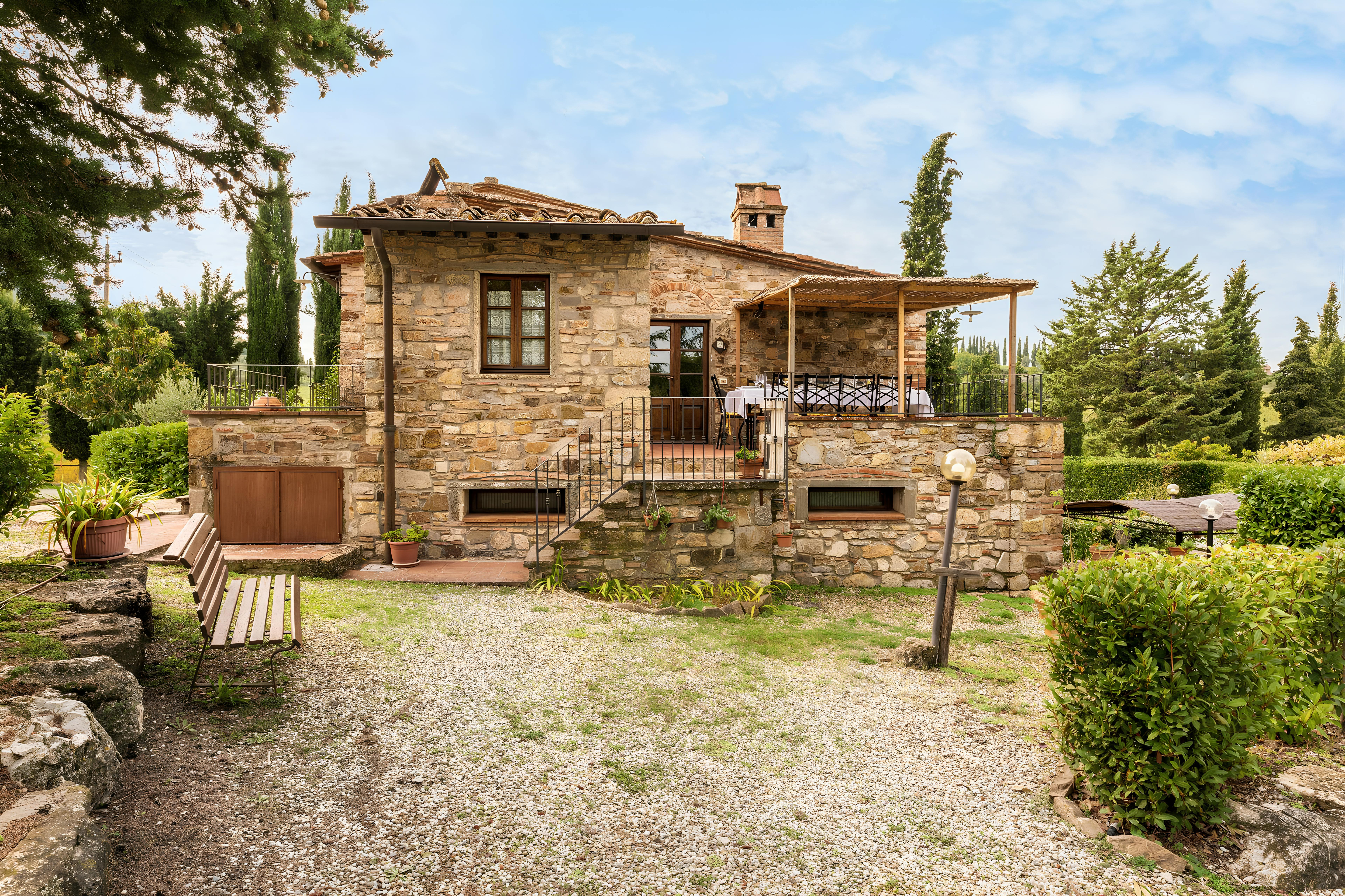 Fattoria Cipressetta Chianti: Luxury 7-Bedroom Apartment with Pool, Chianti Tuscany