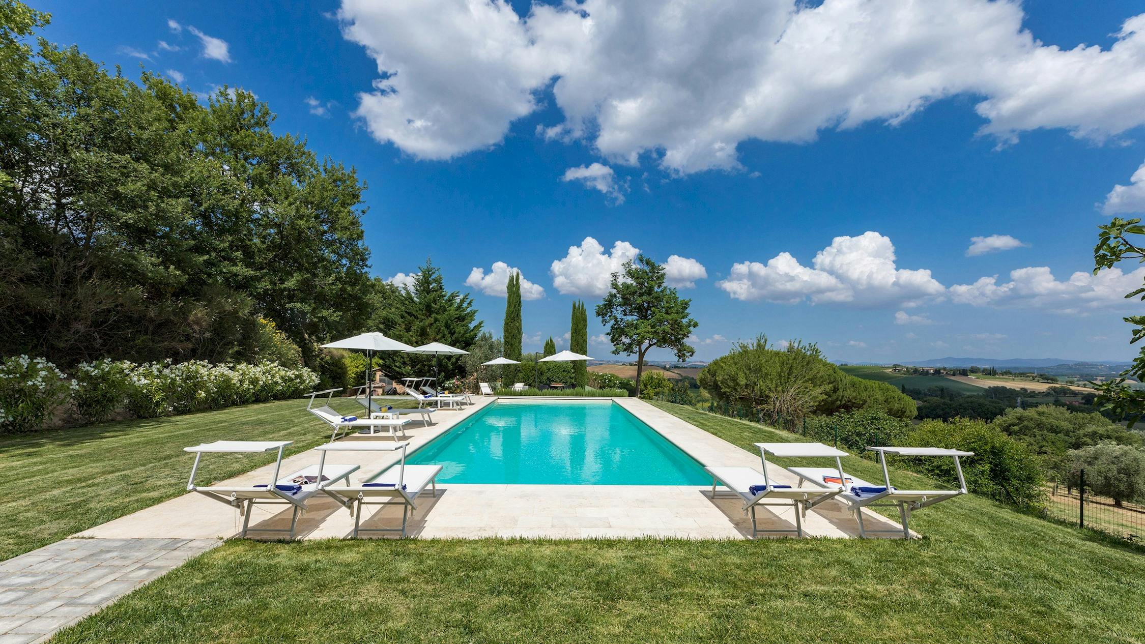Fattoria Collina Montepulciano: Elegant 5-Bedroom Villa with Pool, Montepulciano