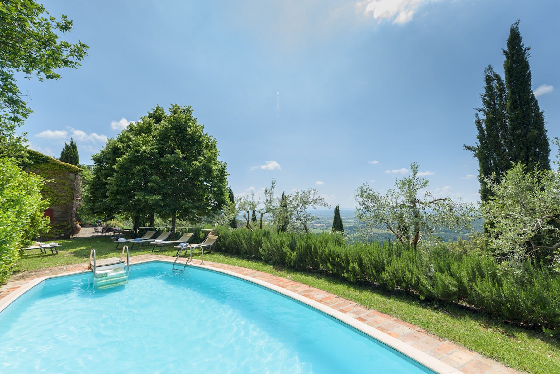 Fattoria Il Falconiere Cortona: Charming 3-Bedroom Apartment with Pool and Countryside Views, Tuscany Cortona