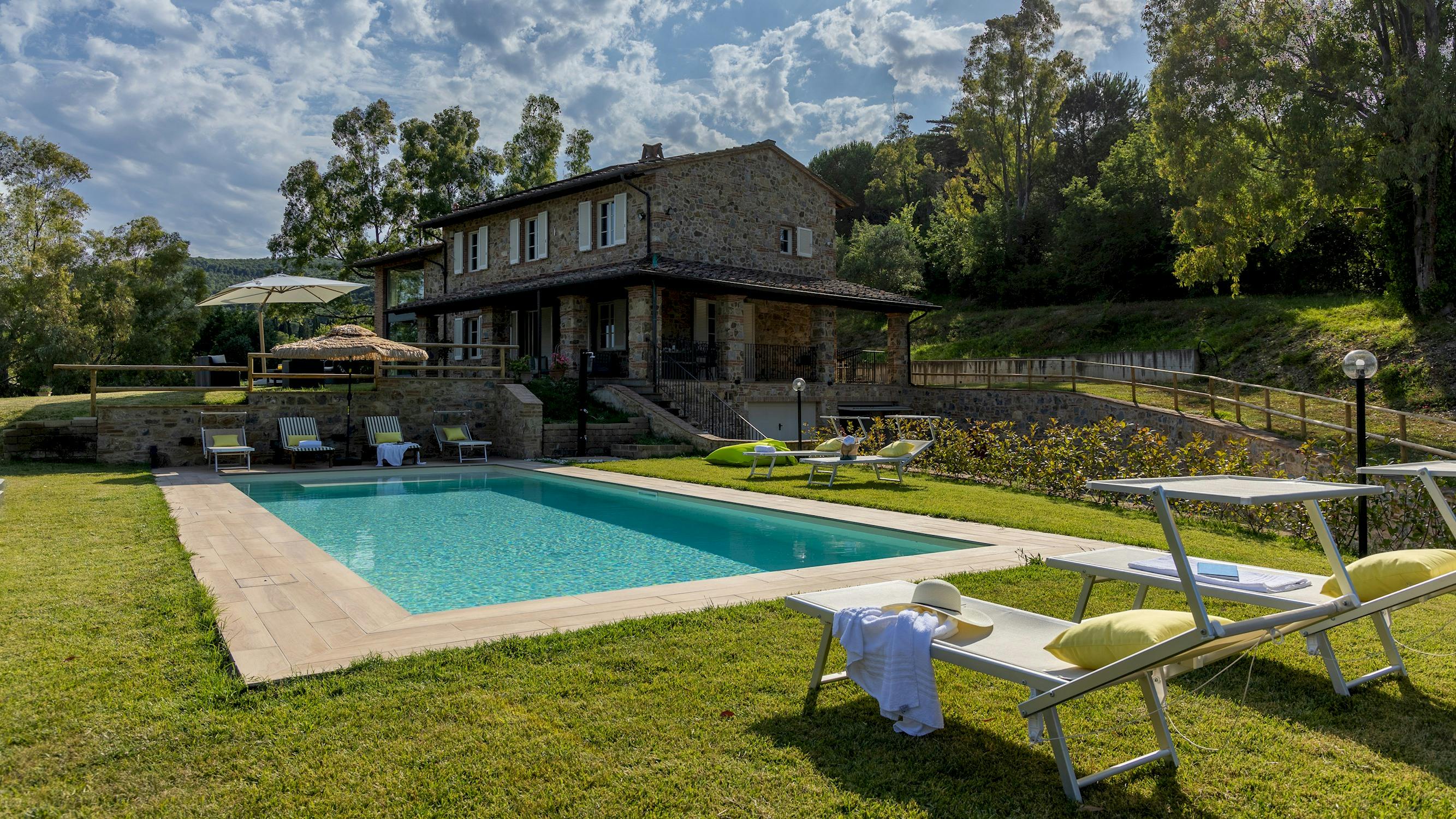 Fattoria Libeccio Livorno: Spacious 5-Bedroom Villa with Pool, Tuscany Livorno