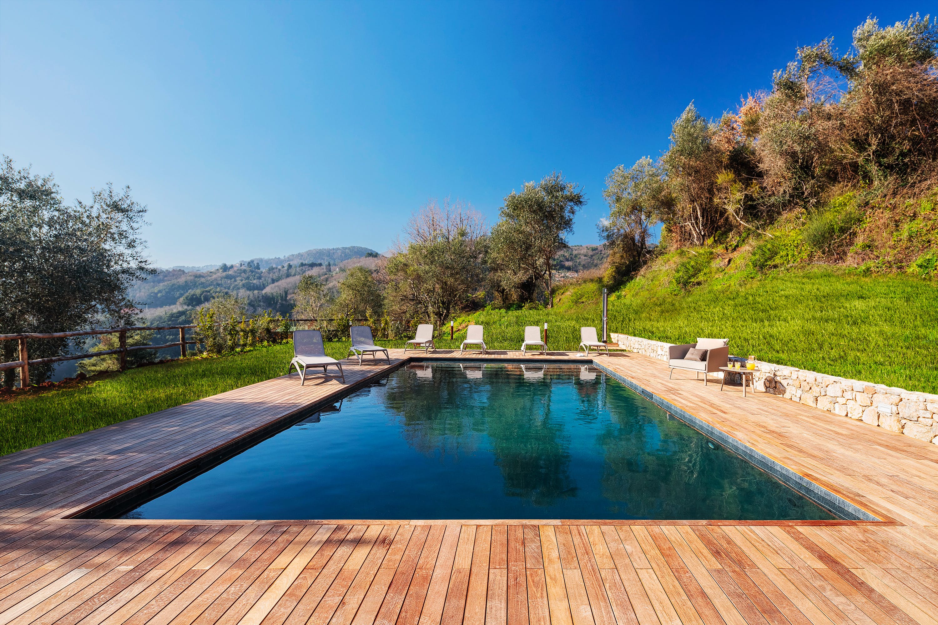 Fattoria Montecarlo Lucca: Spacious 5-Bedroom Apartment with Pool, Lucca