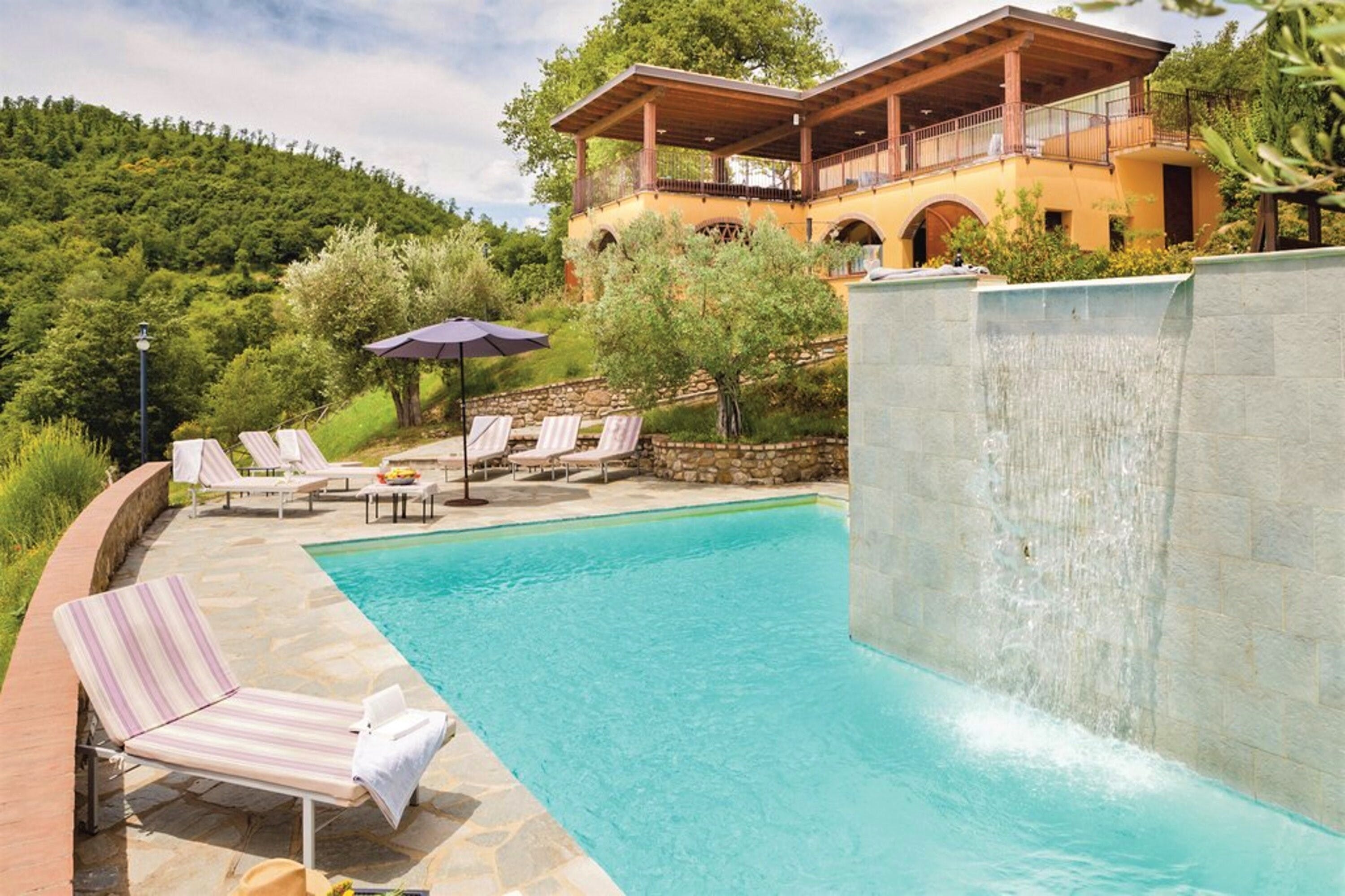 Fattoria Montecastelli Umbria: Spacious 7-Bedroom Apartment with Pool and Tennis Court, Perugia