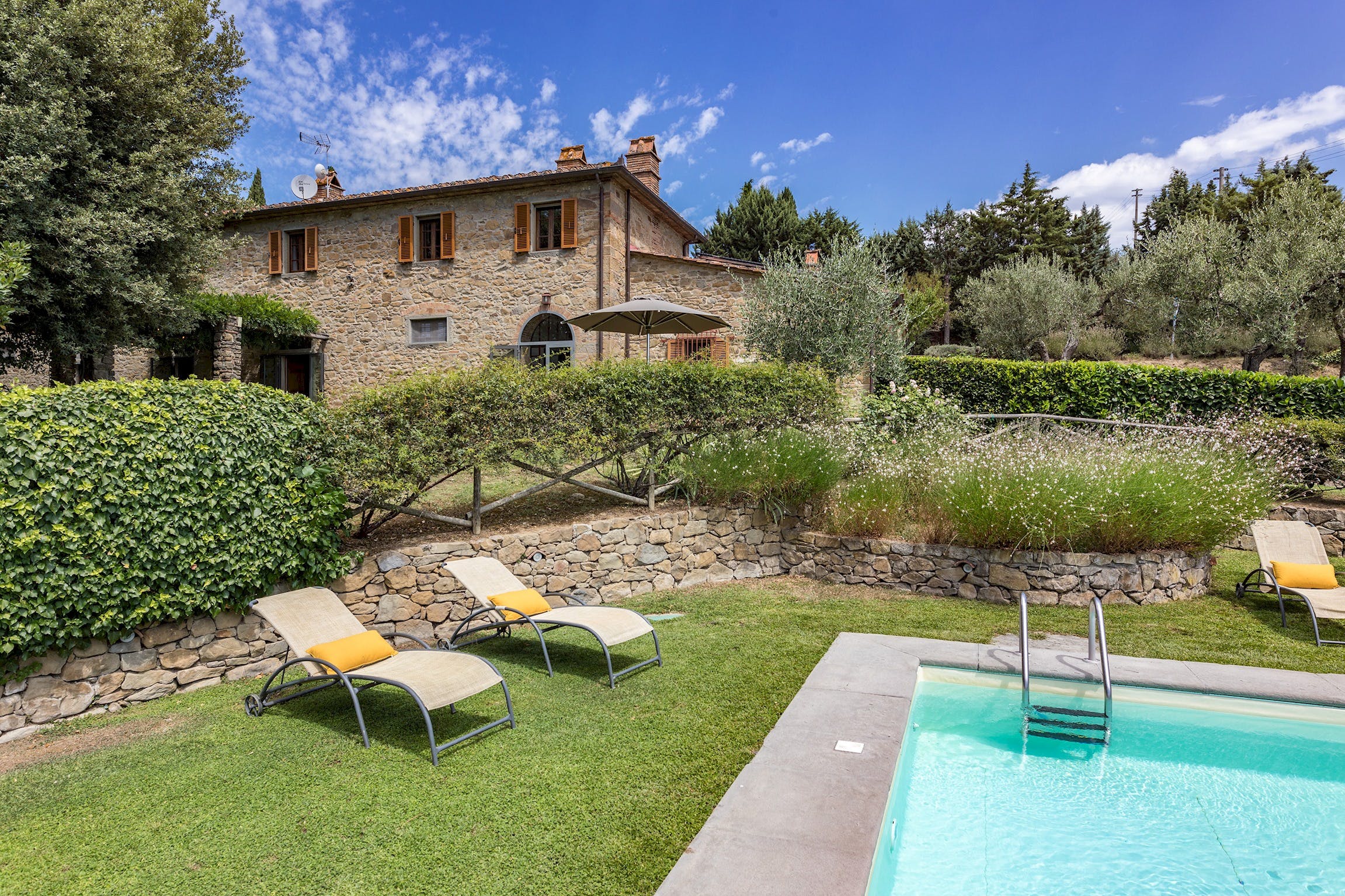 Fattoria Sant’Egidio Cortona: Luxury 4-Bedroom Apartment with Pool and Countryside Views, Cortona