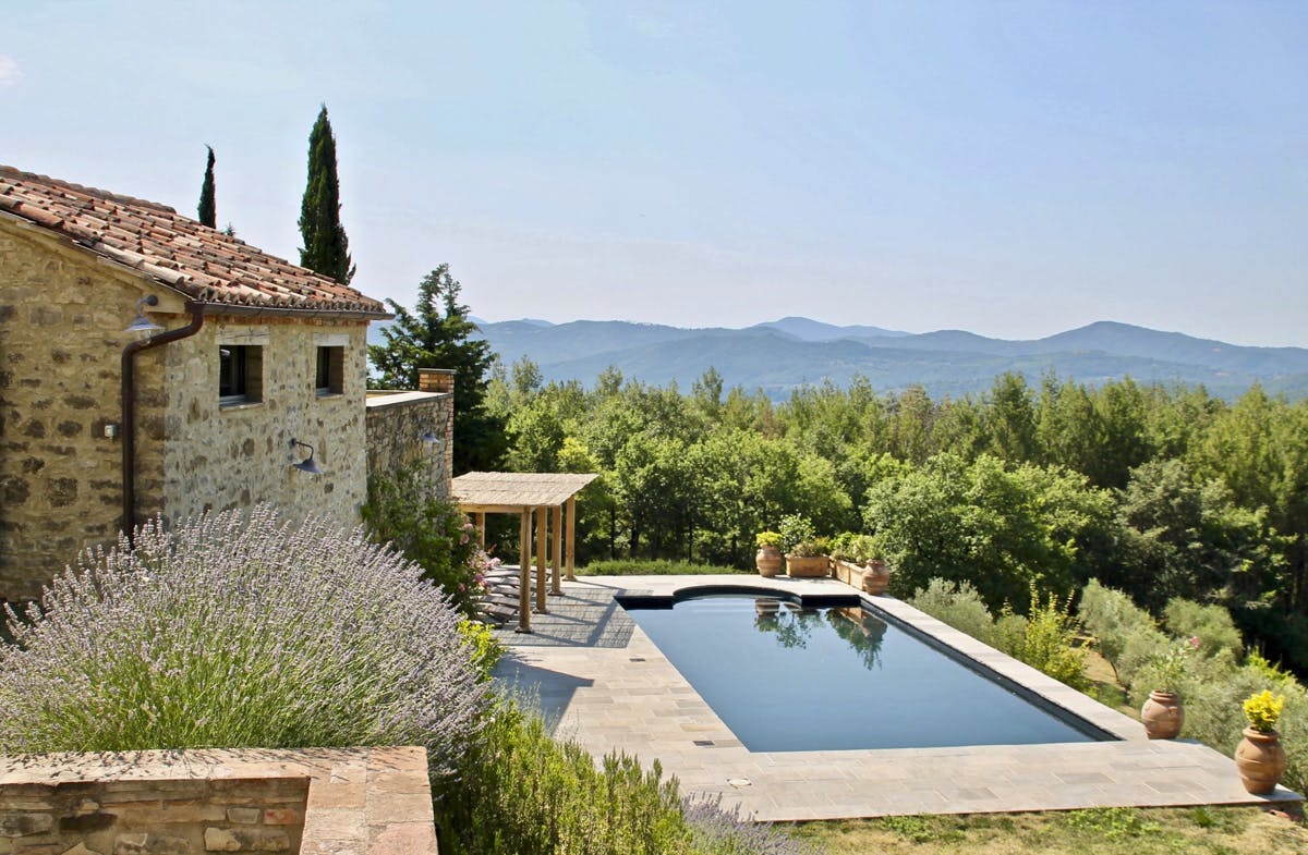 Fattoria Teverina Cortona: Spacious 5-Bedroom House with Pool, Perfect for Families, Cortona