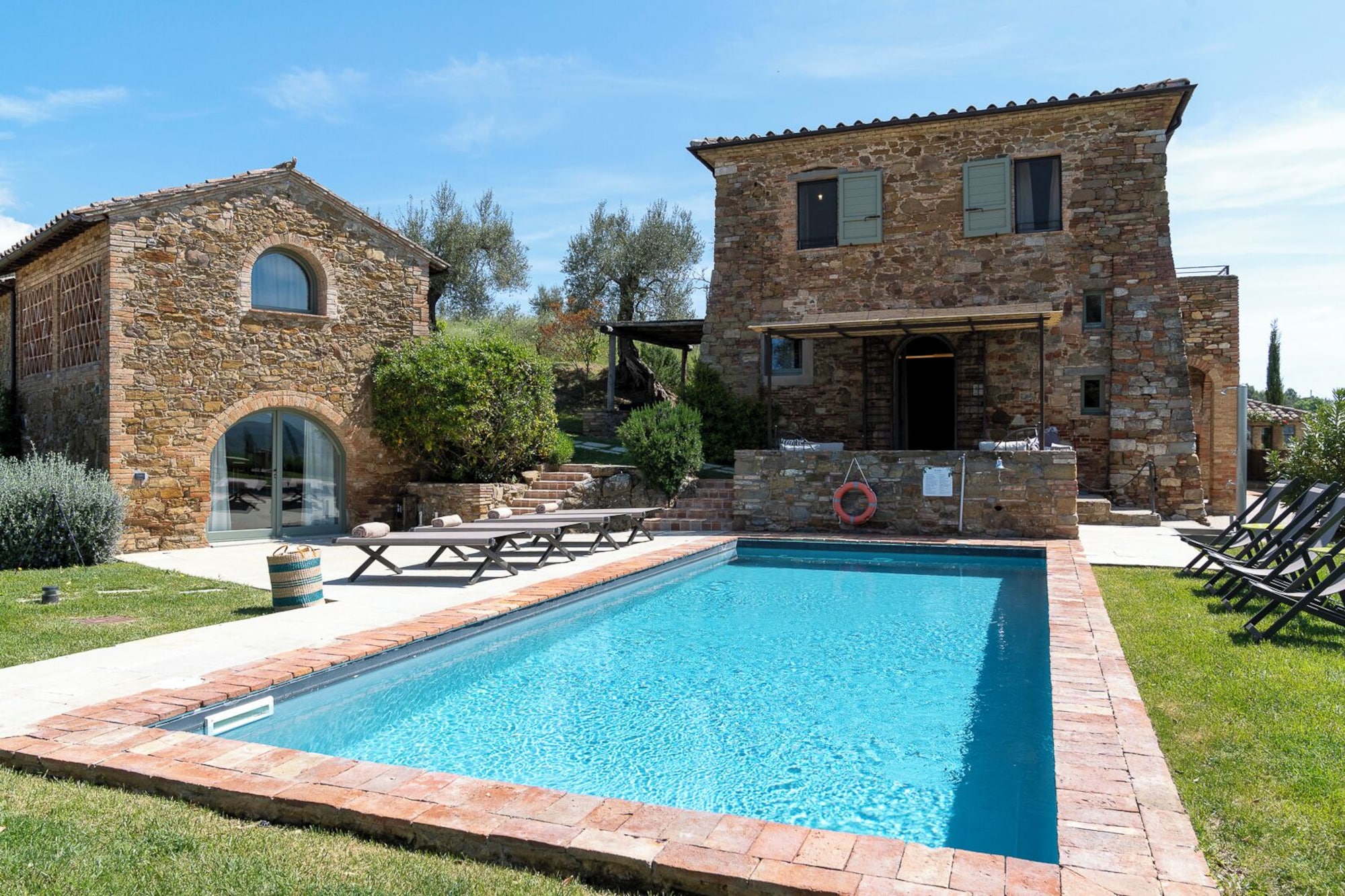 Fattoria Trasimeno Perugia: Luxury 4-Bedroom Villa with Private Pool and Sauna, Umbria