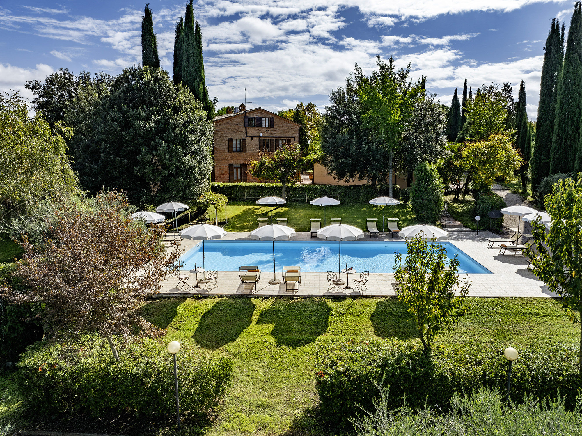 Fattoria Valiano Montepulciano: Spacious 9-Bedroom Farmhouse with Pool, Montepulciano