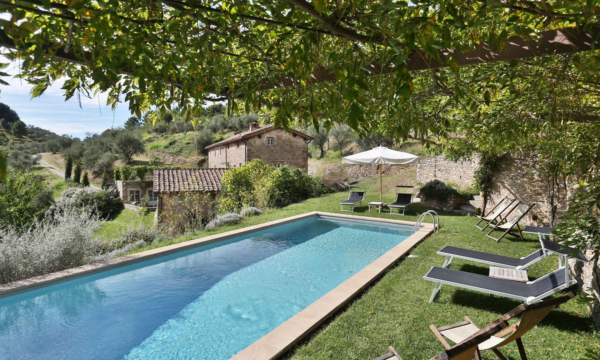 Fattoria Vorno Lucca: Luxury 5-Bedroom Apartment with Panoramic Views, Lucca