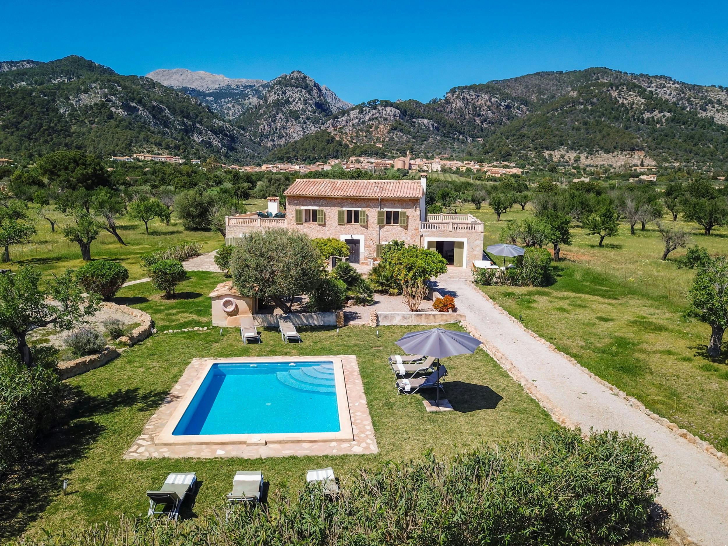 Finca Alfabia Inca: Luxury 5-Bedroom Villa with Pool and Gardens, Inca, Mallorca