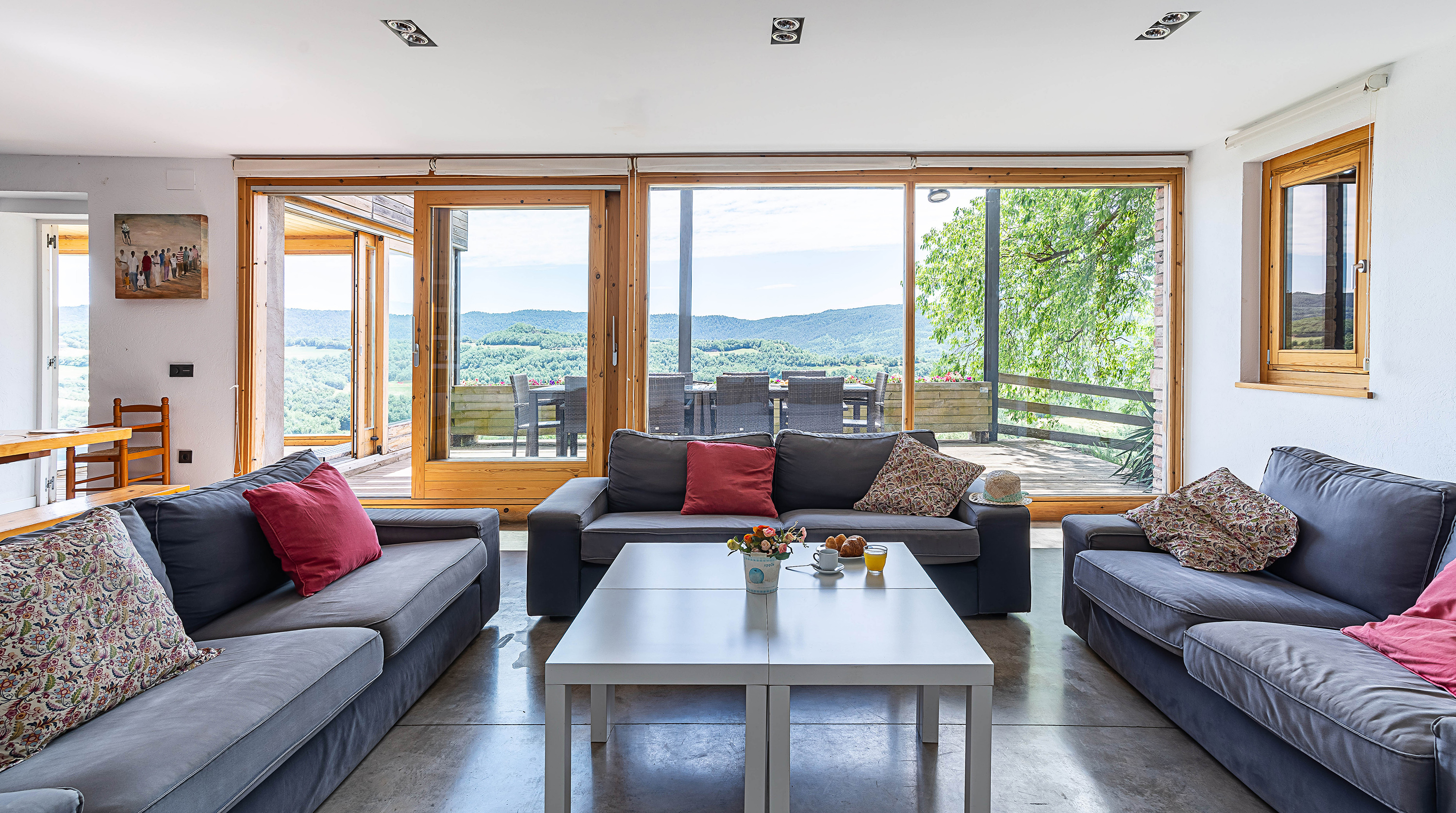 Finca Garriga Barcelona: Luxury 6-Bedroom Villa with Infinity Pool and Hot Tub, Barcelona