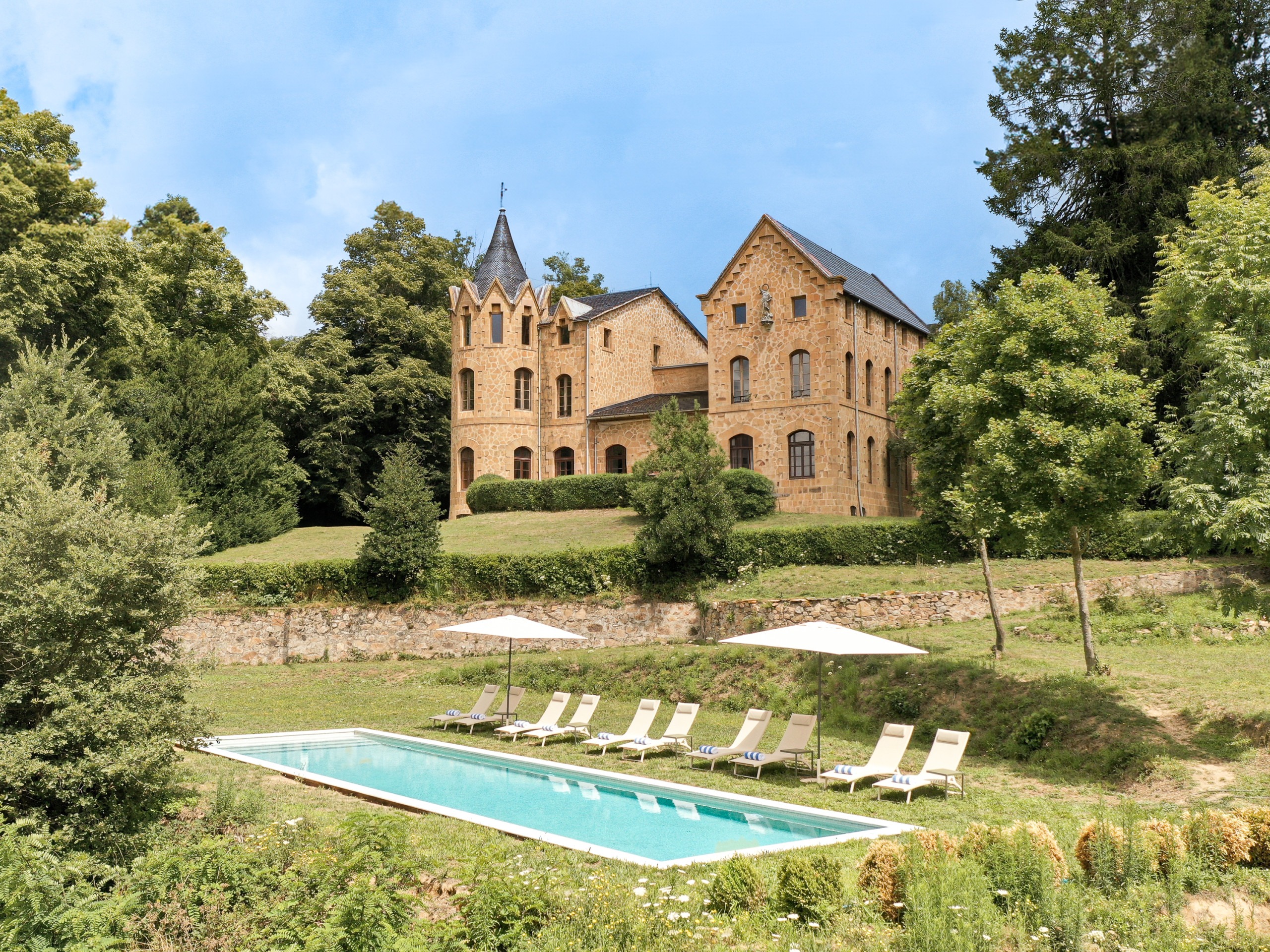 Casa Guilleries Girona With Guesthouse: 17-Bedroom Luxury Castle with Pool in Girona Countryside