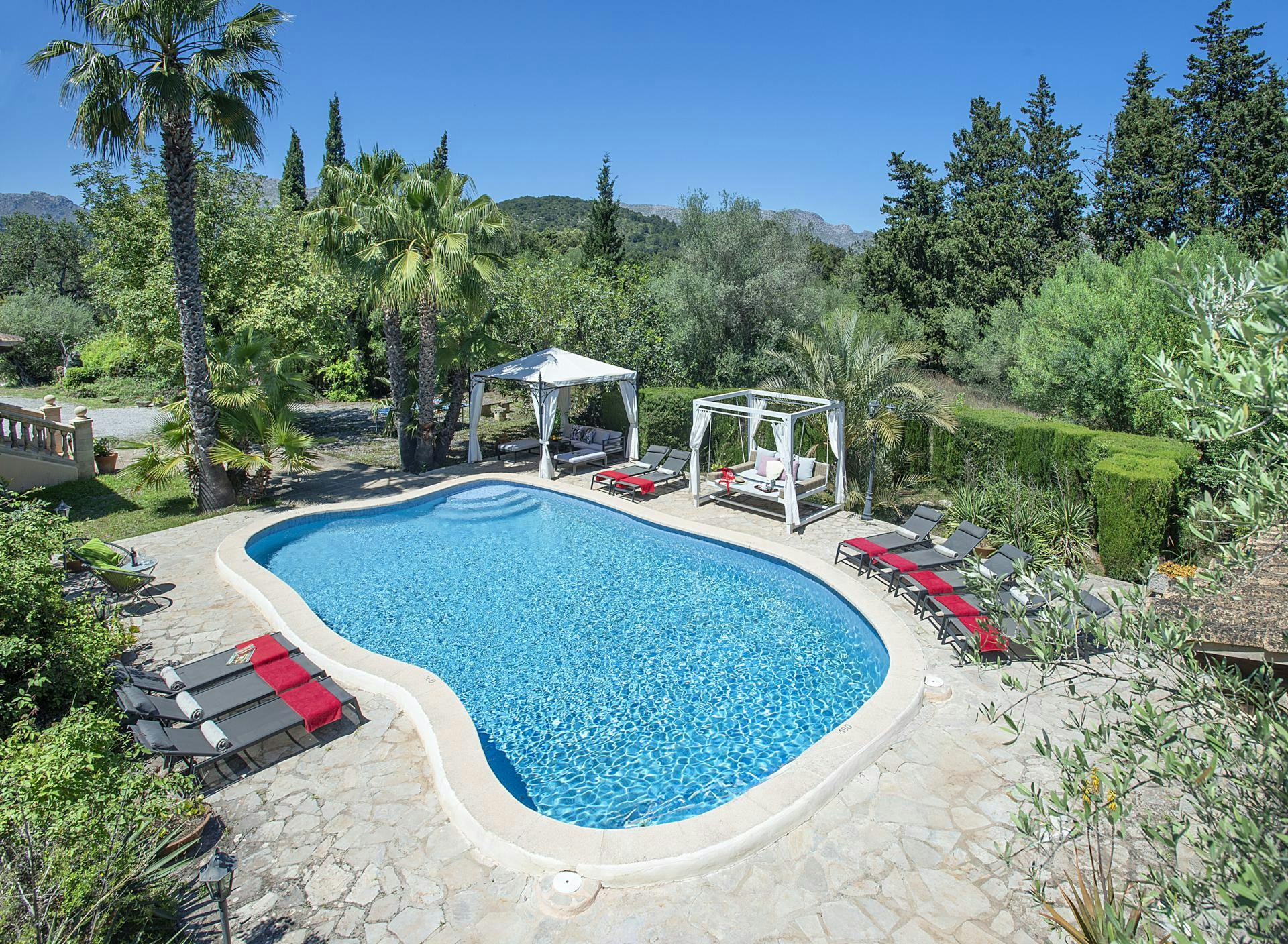 Finca Olivar Pollença: Luxury 5-Bedroom Villa with Pool and Tennis Court, Pollença